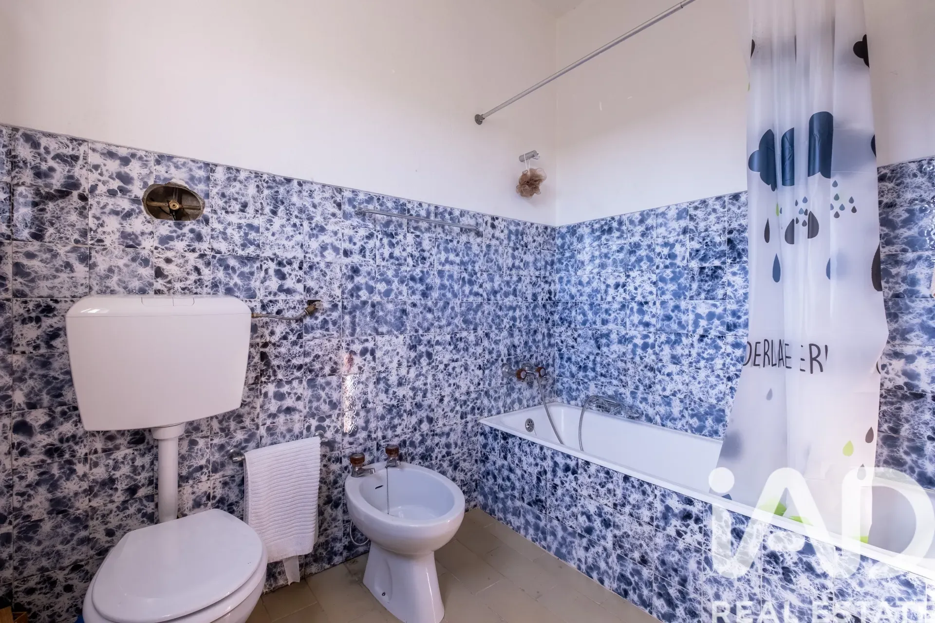 1930s 5-Bedroom House with Garden and Terrace in Scenic Erdeval, Portugal - View image 15 of 37