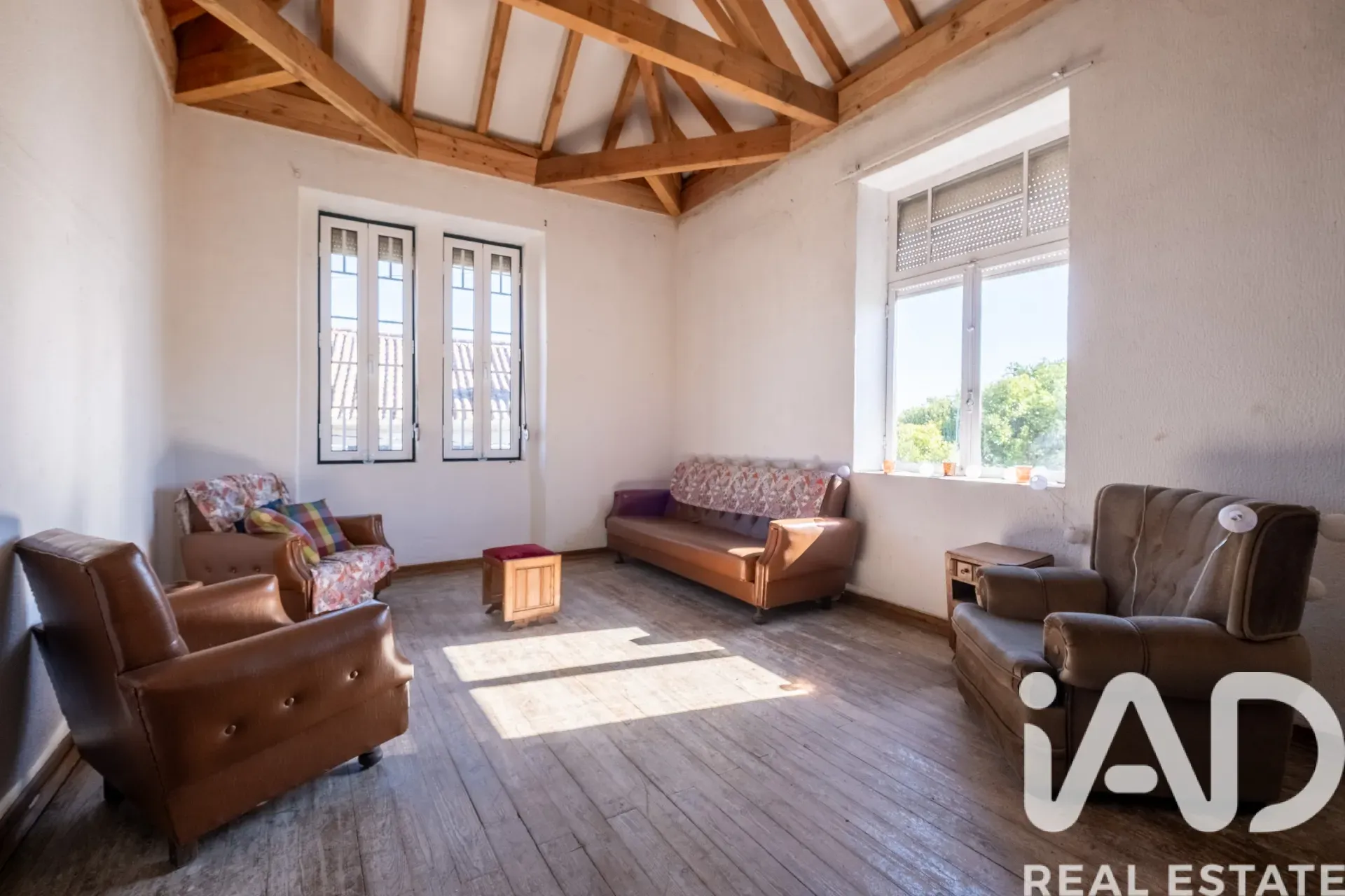 1930s 5-Bedroom House with Garden and Terrace in Scenic Erdeval, Portugal - View image 18 of 37