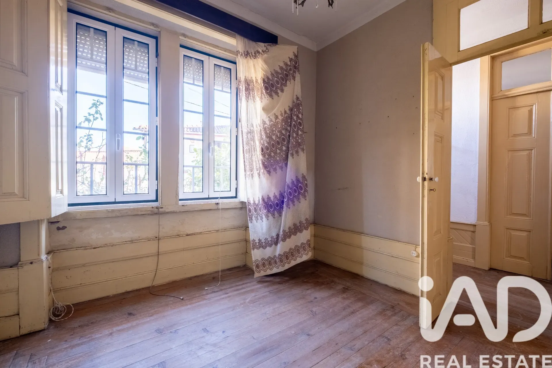 1930s 5-Bedroom House with Garden and Terrace in Scenic Erdeval, Portugal - View image 20 of 37