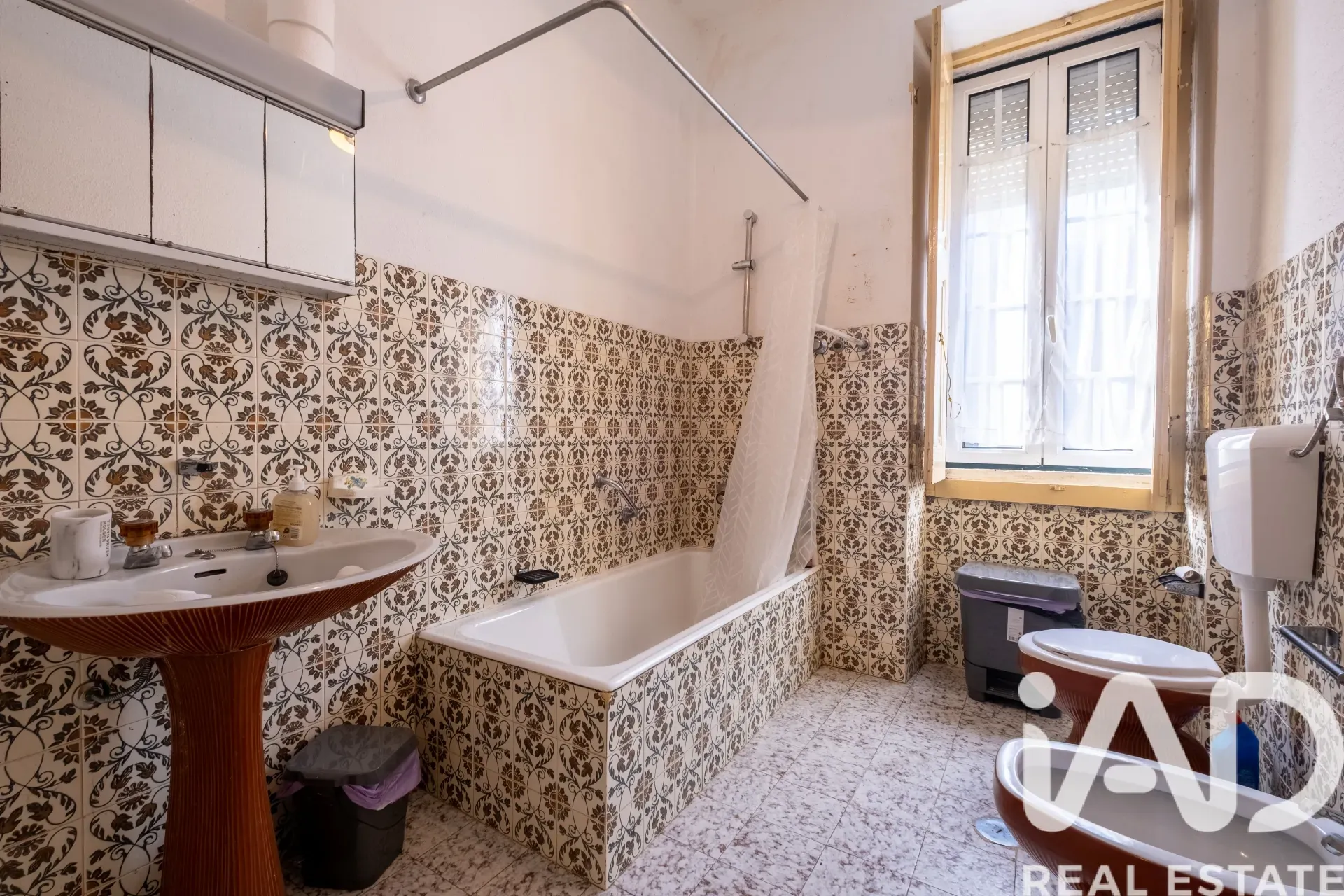 1930s 5-Bedroom House with Garden and Terrace in Scenic Erdeval, Portugal - View image 21 of 37