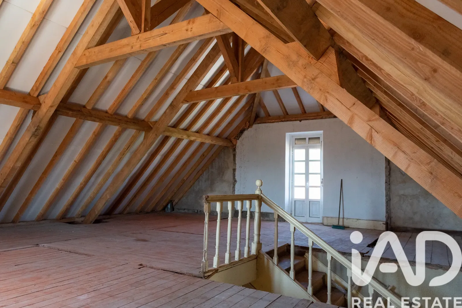 1930s 5-Bedroom House with Garden and Terrace in Scenic Erdeval, Portugal - View image 26 of 37