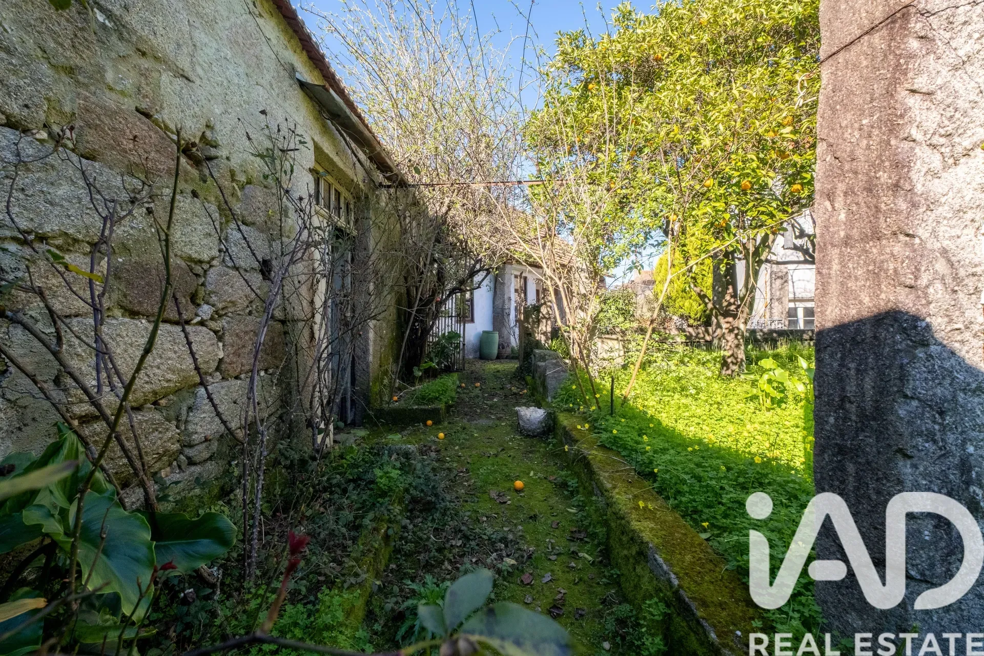 1930s 5-Bedroom House with Garden and Terrace in Scenic Erdeval, Portugal - View image 30 of 37