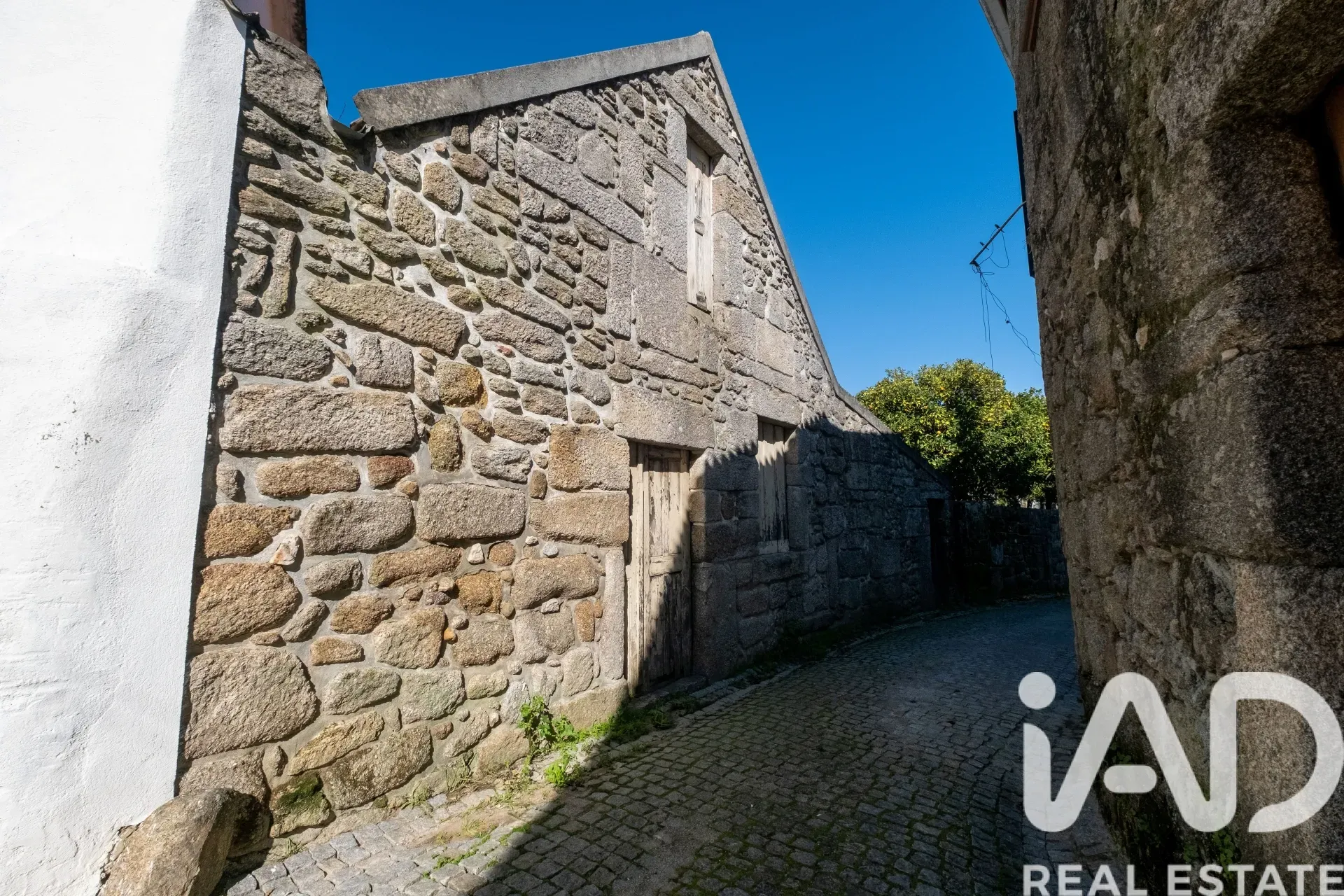 1930s 5-Bedroom House with Garden and Terrace in Scenic Erdeval, Portugal - View image 31 of 37
