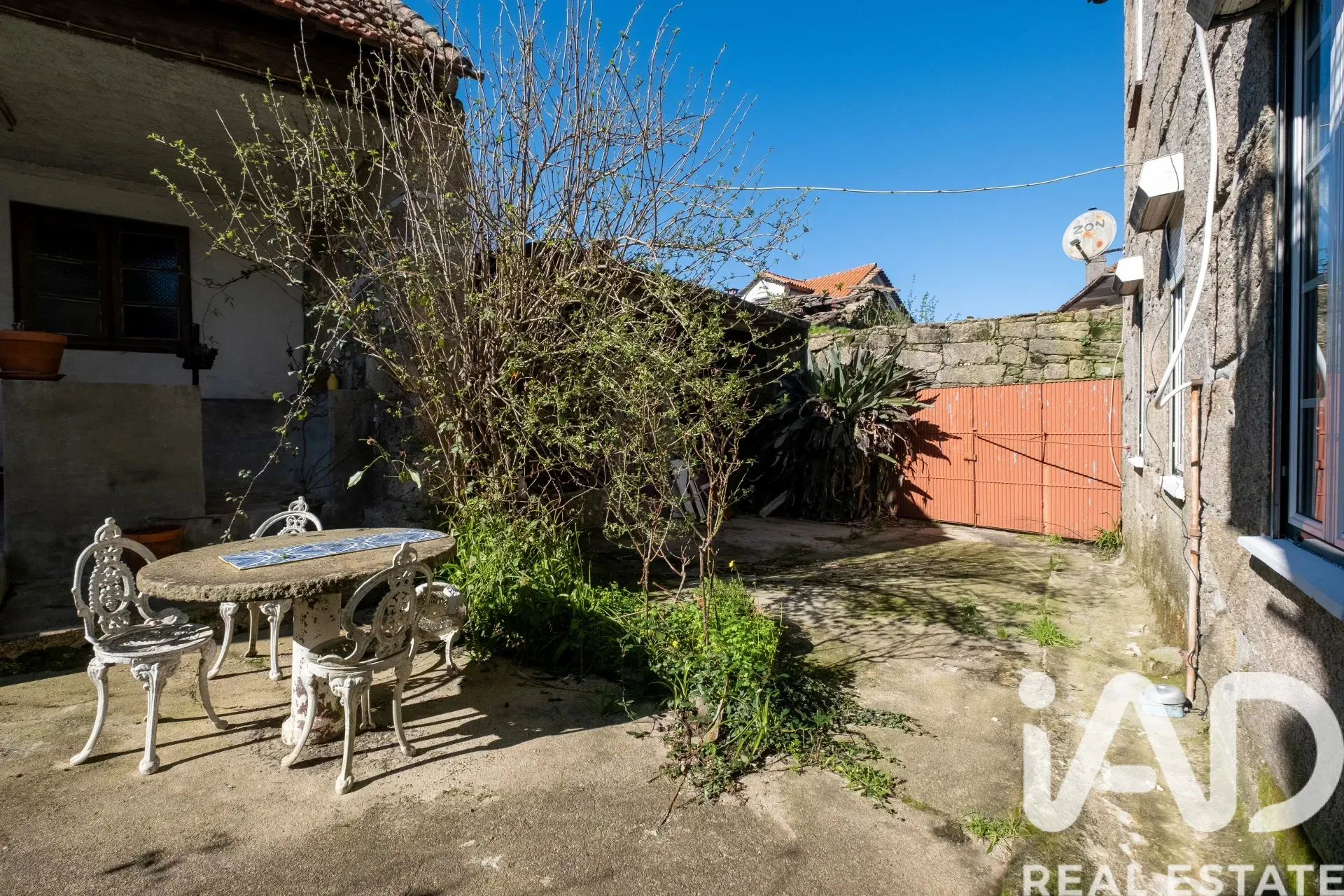 1930s 5-Bedroom House with Garden and Terrace in Scenic Erdeval, Portugal - View image 34 of 37