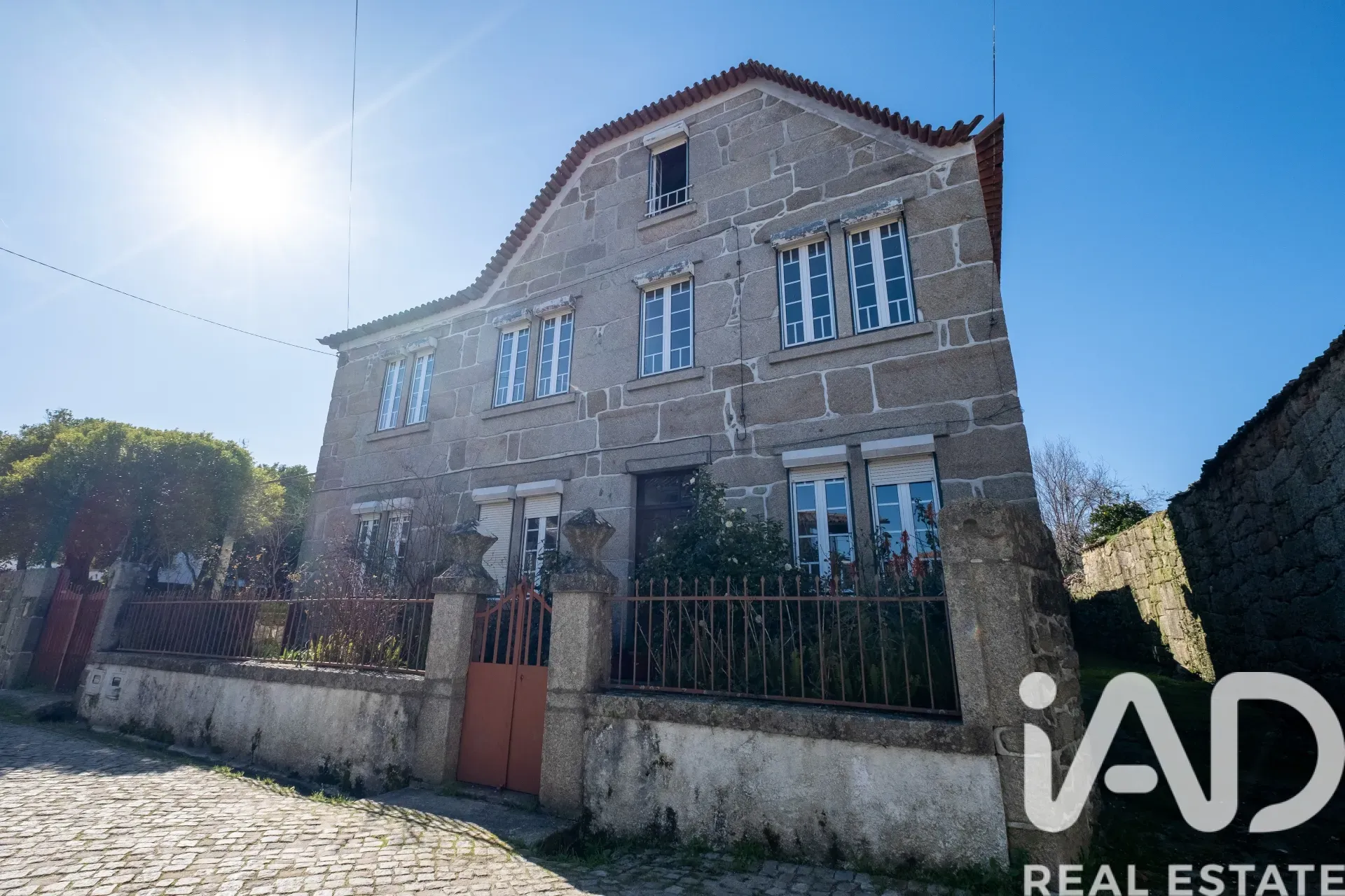 1930s 5-Bedroom House with Garden and Terrace in Scenic Erdeval, Portugal - View image 37 of 37