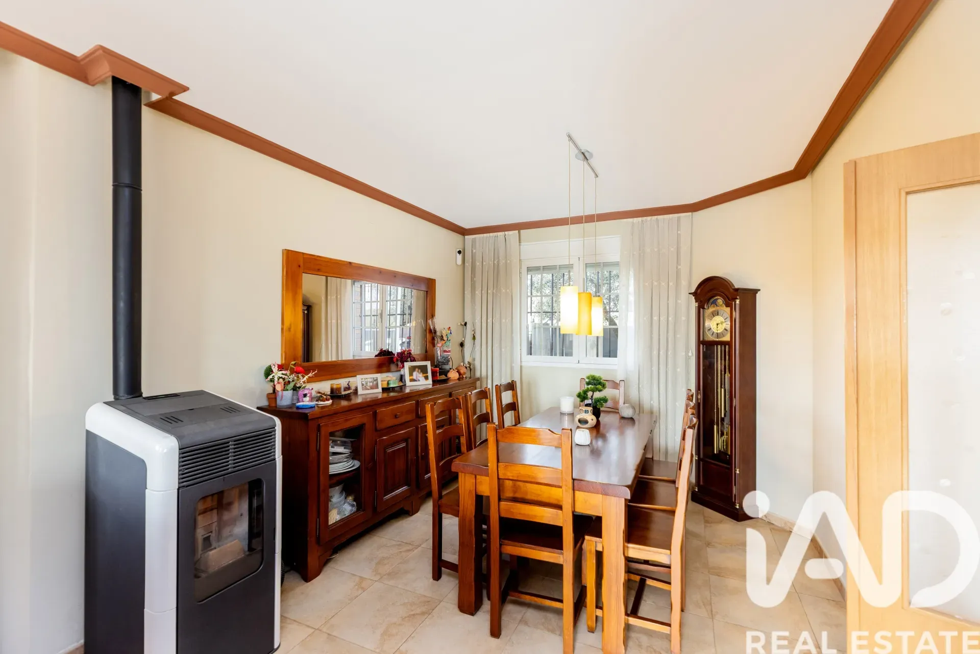 Modern 4-Bedroom House with Pool and Garden in Colmenarejo, Spain - View image 6 of 40