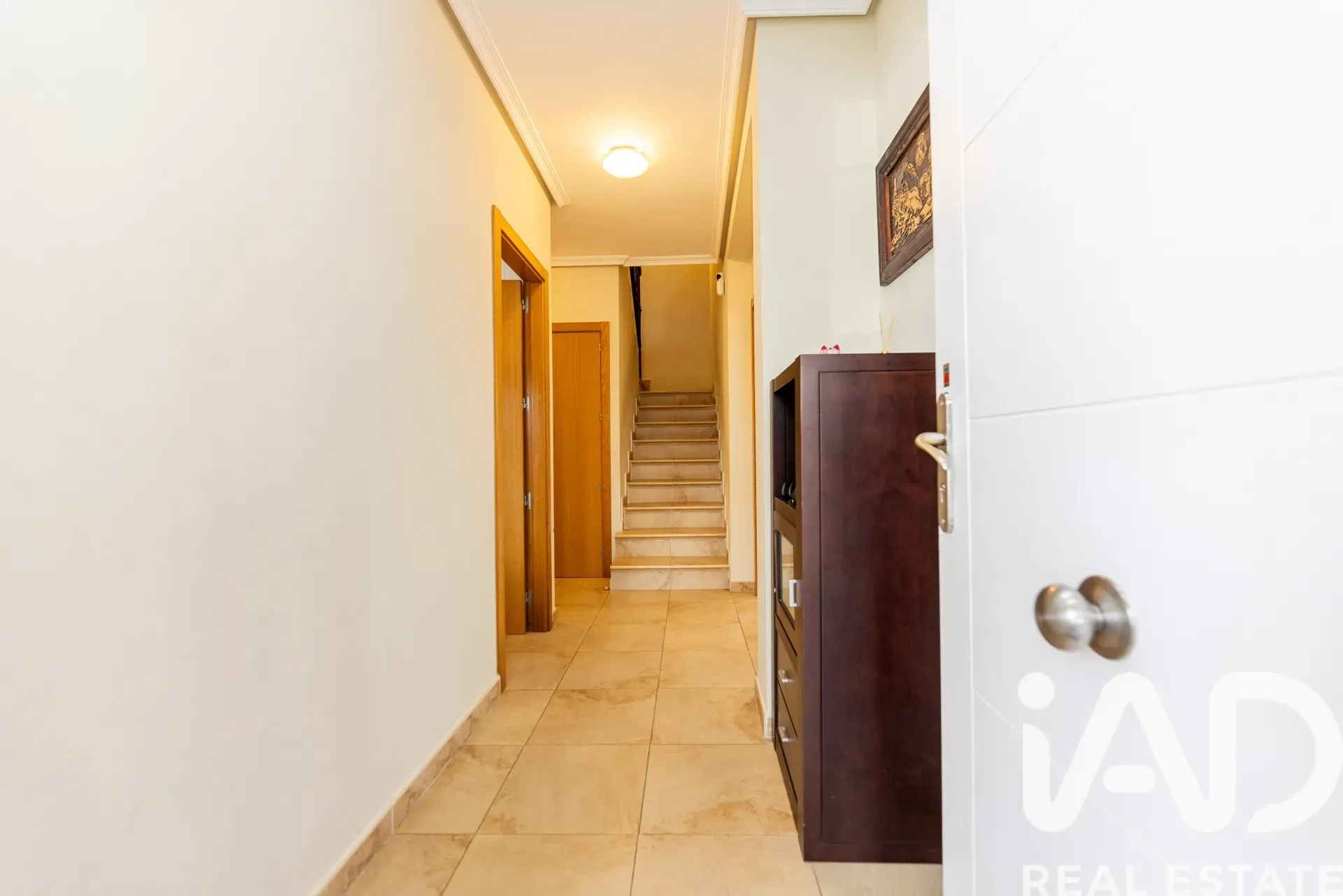 Modern 4-Bedroom House with Pool and Garden in Colmenarejo, Spain - View image 9 of 40