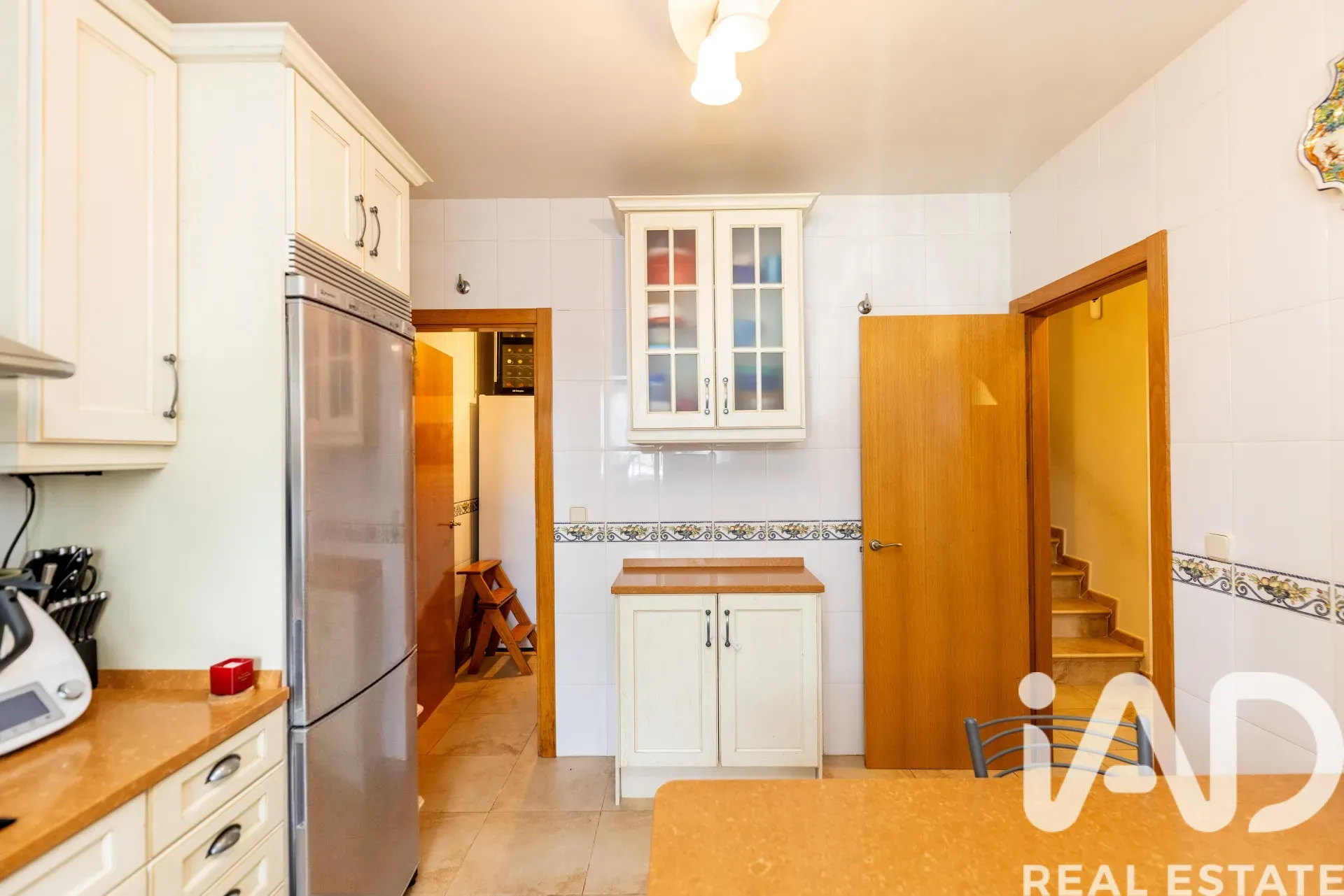 Modern 4-Bedroom House with Pool and Garden in Colmenarejo, Spain - View image 13 of 40