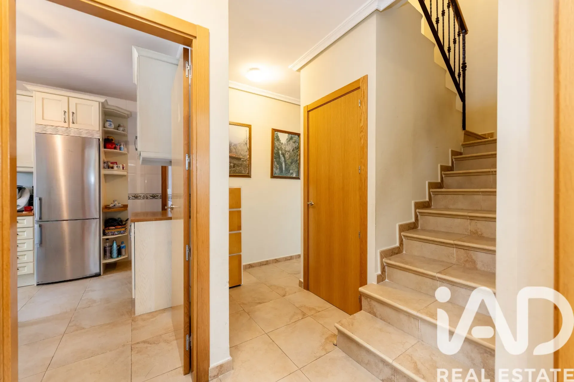 Modern 4-Bedroom House with Pool and Garden in Colmenarejo, Spain - View image 16 of 40