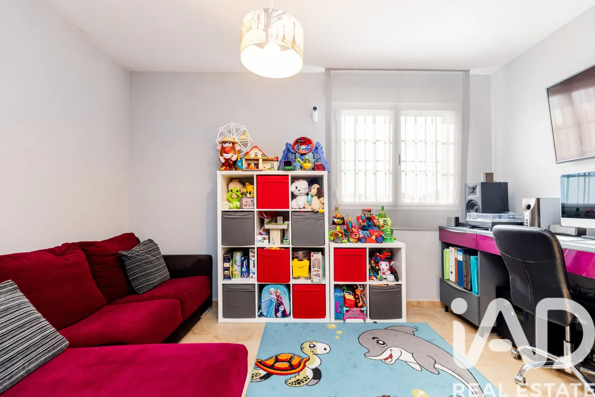 Modern 4-Bedroom House with Pool and Garden in Colmenarejo, Spain - View image 18 of 40