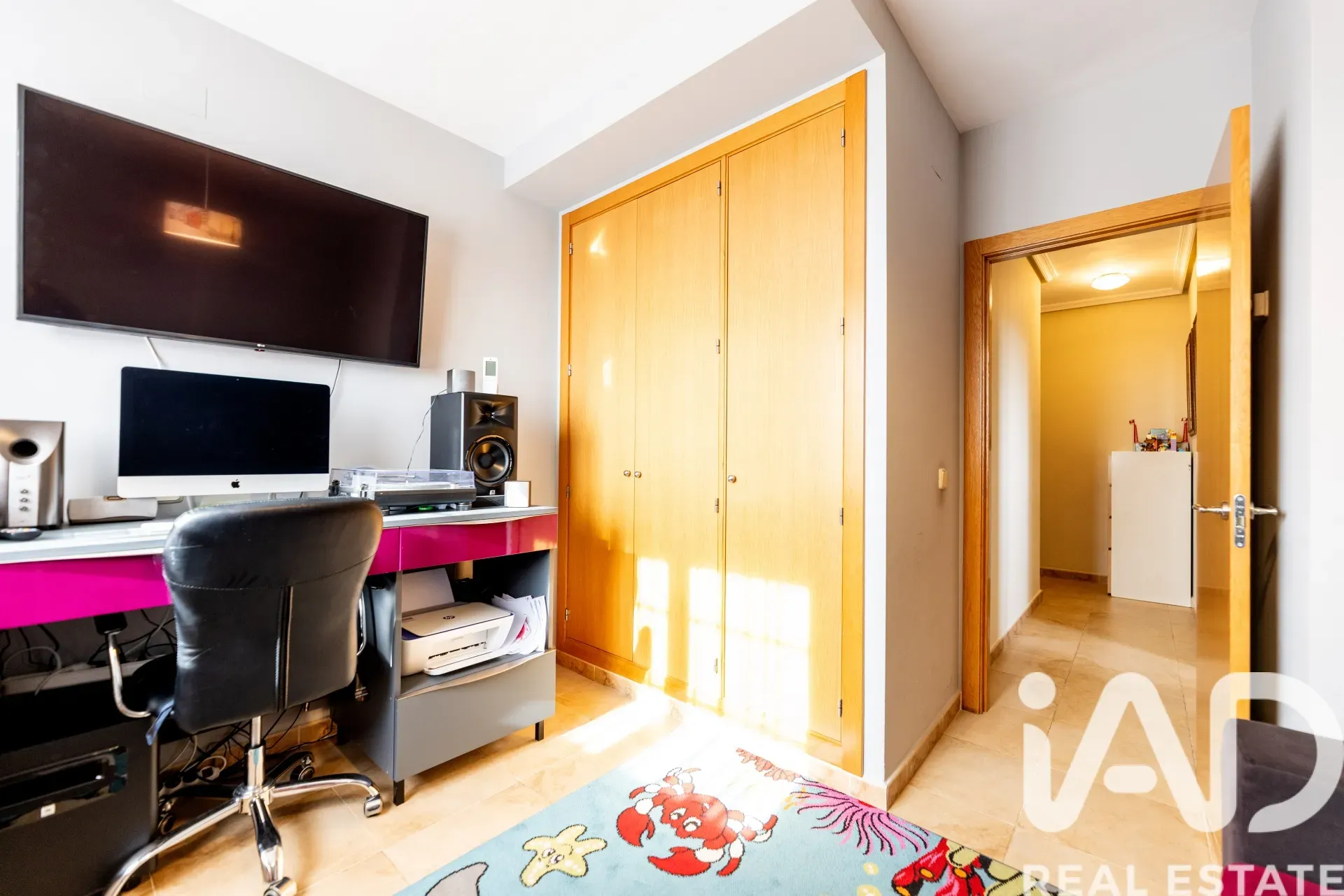 Modern 4-Bedroom House with Pool and Garden in Colmenarejo, Spain - View image 23 of 40