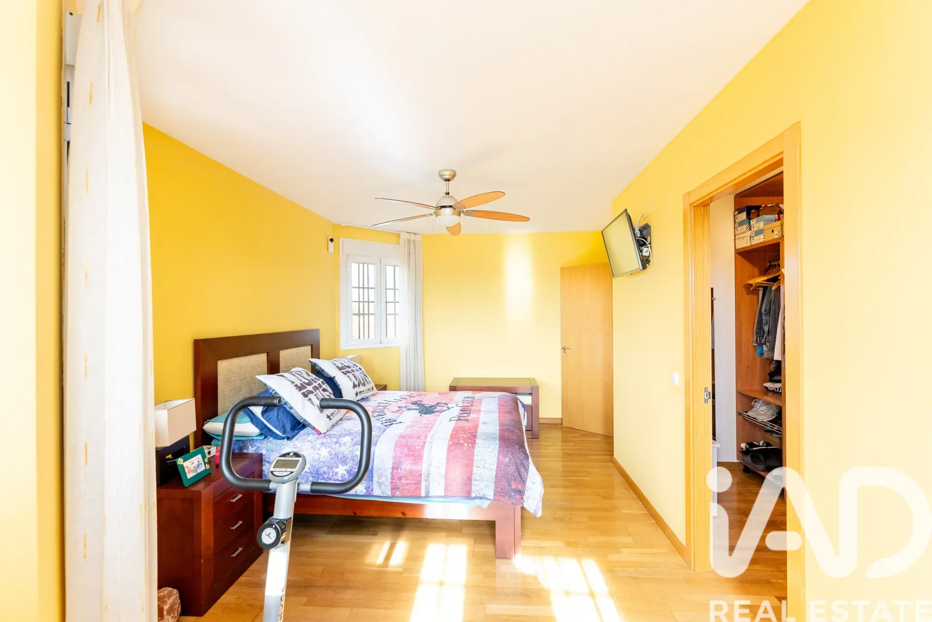 Modern 4-Bedroom House with Pool and Garden in Colmenarejo, Spain - View image 25 of 40