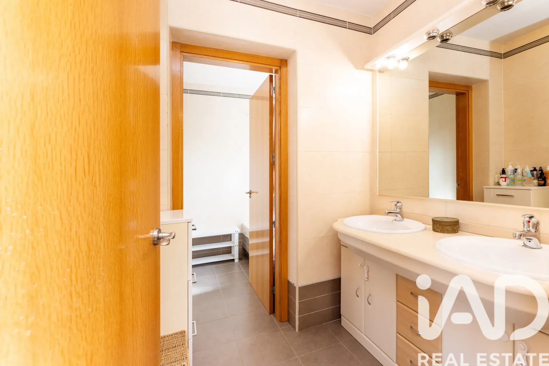 Modern 4-Bedroom House with Pool and Garden in Colmenarejo, Spain - View image 27 of 40