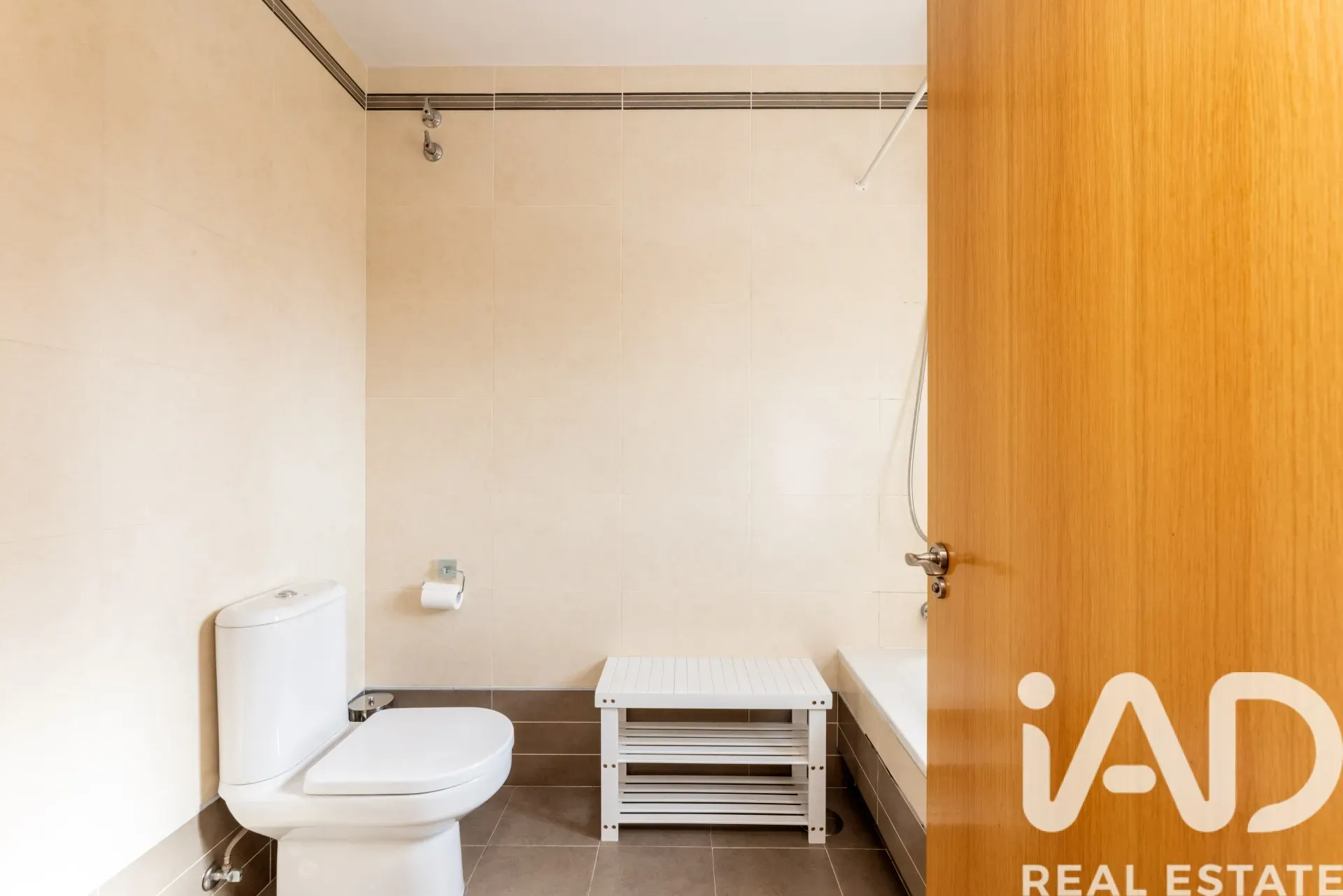 Modern 4-Bedroom House with Pool and Garden in Colmenarejo, Spain - View image 29 of 40