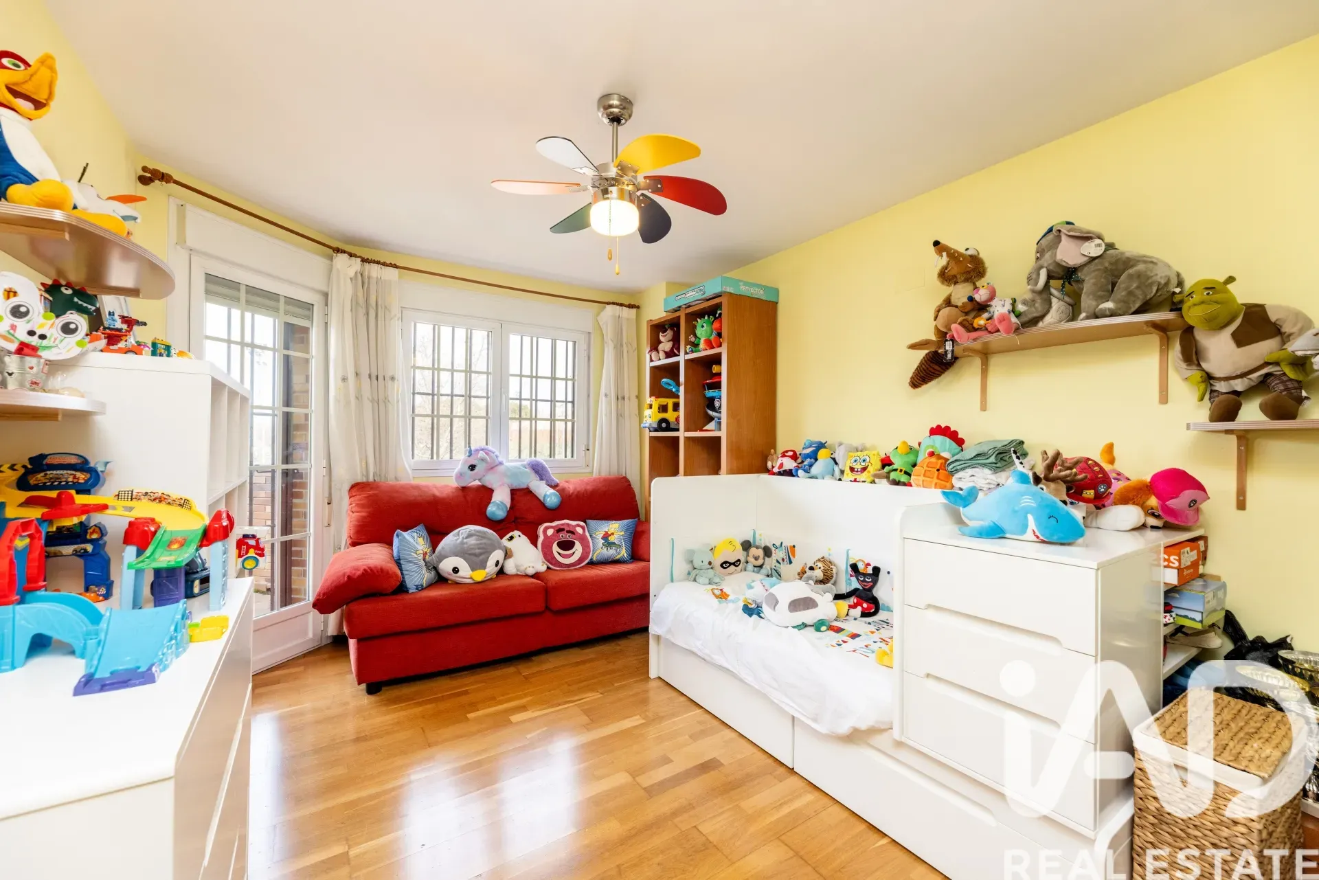 Modern 4-Bedroom House with Pool and Garden in Colmenarejo, Spain - View image 35 of 40