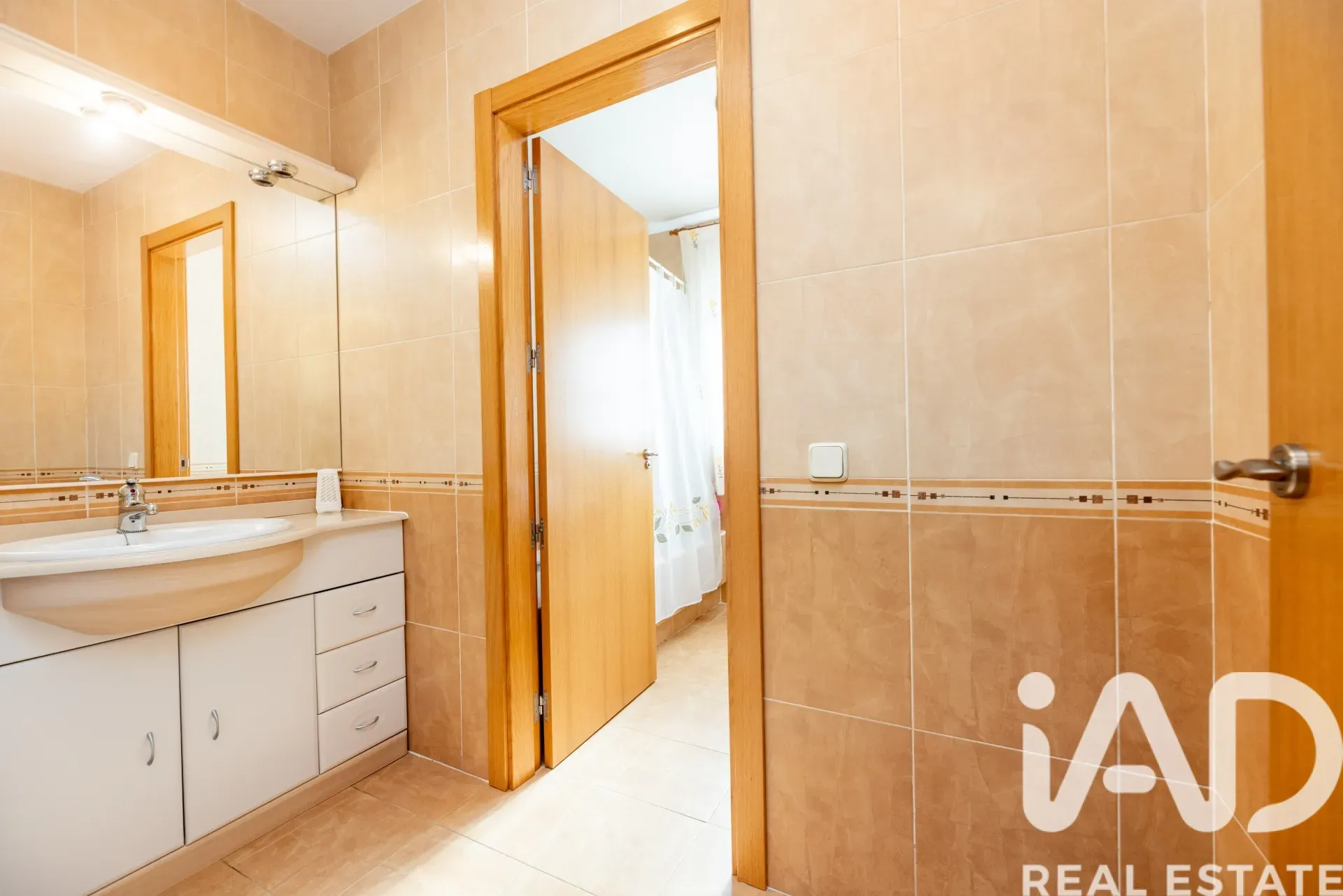 Modern 4-Bedroom House with Pool and Garden in Colmenarejo, Spain - View image 37 of 40