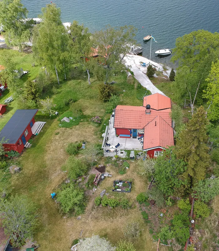 1950s Swedish Archipelago Retreat with Expansive Garden in Gräddö - View image 7 of 39