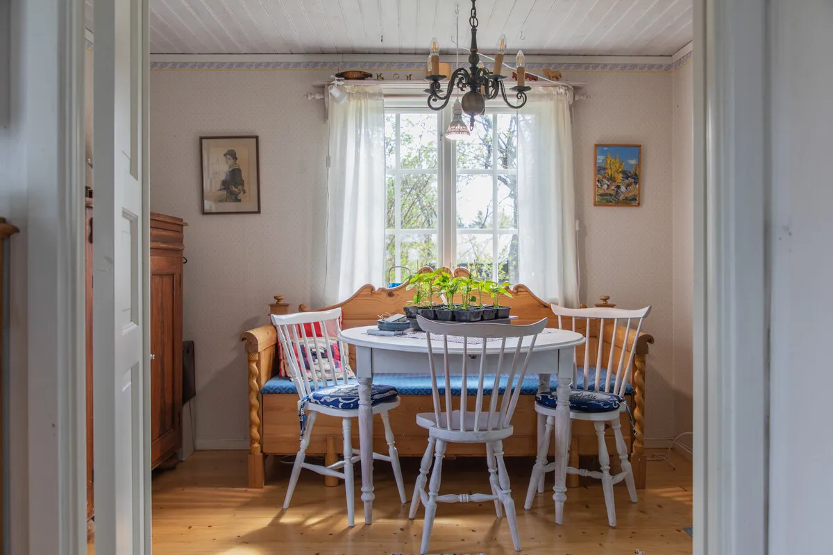 1950s Swedish Archipelago Retreat with Expansive Garden in Gräddö - View image 12 of 39