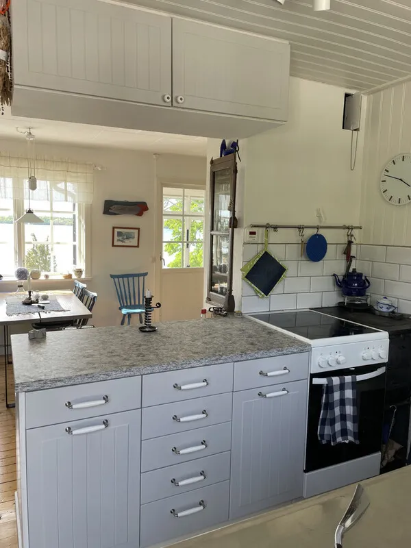 1950s Swedish Archipelago Retreat with Expansive Garden in Gräddö - View image 14 of 39