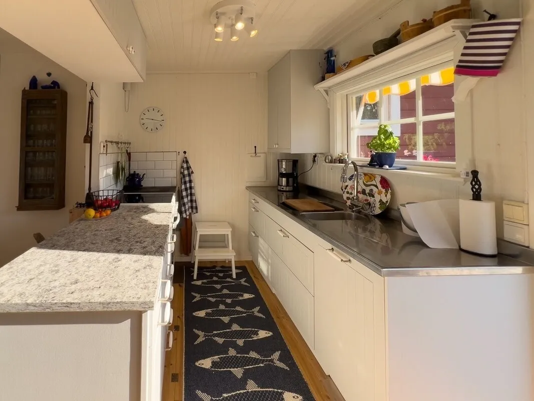 1950s Swedish Archipelago Retreat with Expansive Garden in Gräddö - View image 15 of 39