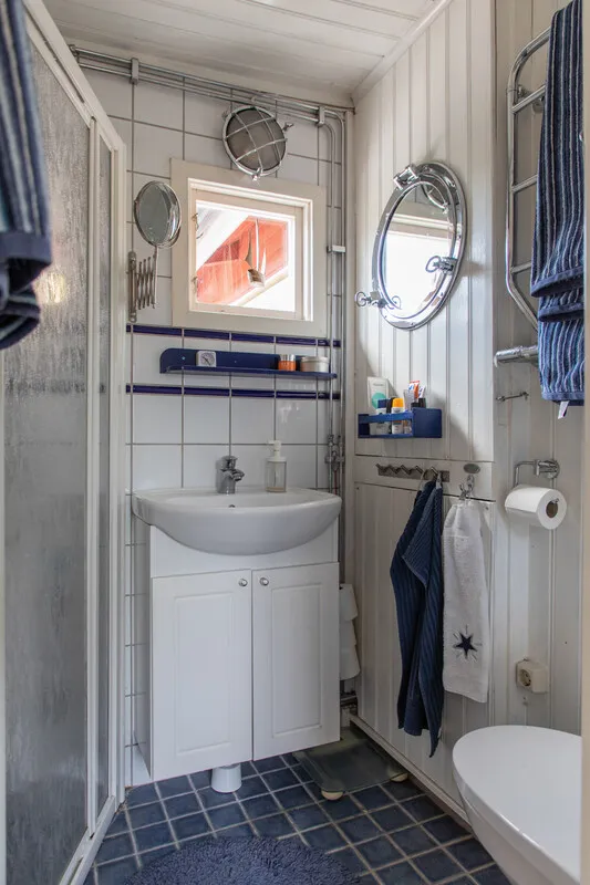 1950s Swedish Archipelago Retreat with Expansive Garden in Gräddö - View image 18 of 39