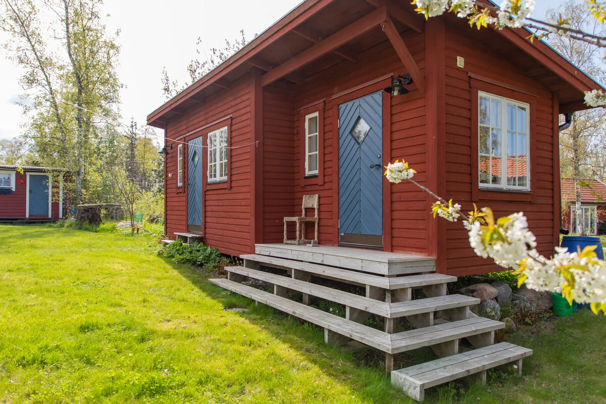 1950s Swedish Archipelago Retreat with Expansive Garden in Gräddö - View image 27 of 39