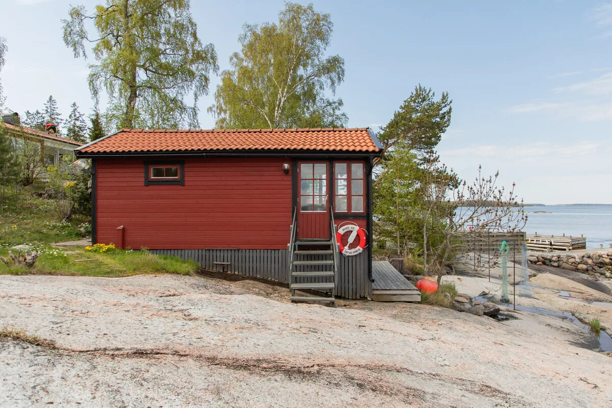 1950s Swedish Archipelago Retreat with Expansive Garden in Gräddö - View image 28 of 39