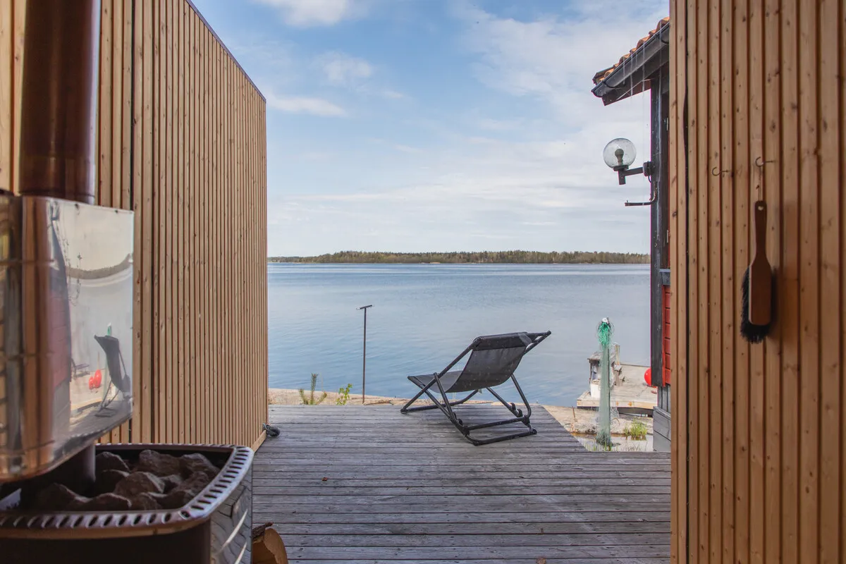 1950s Swedish Archipelago Retreat with Expansive Garden in Gräddö - View image 36 of 39