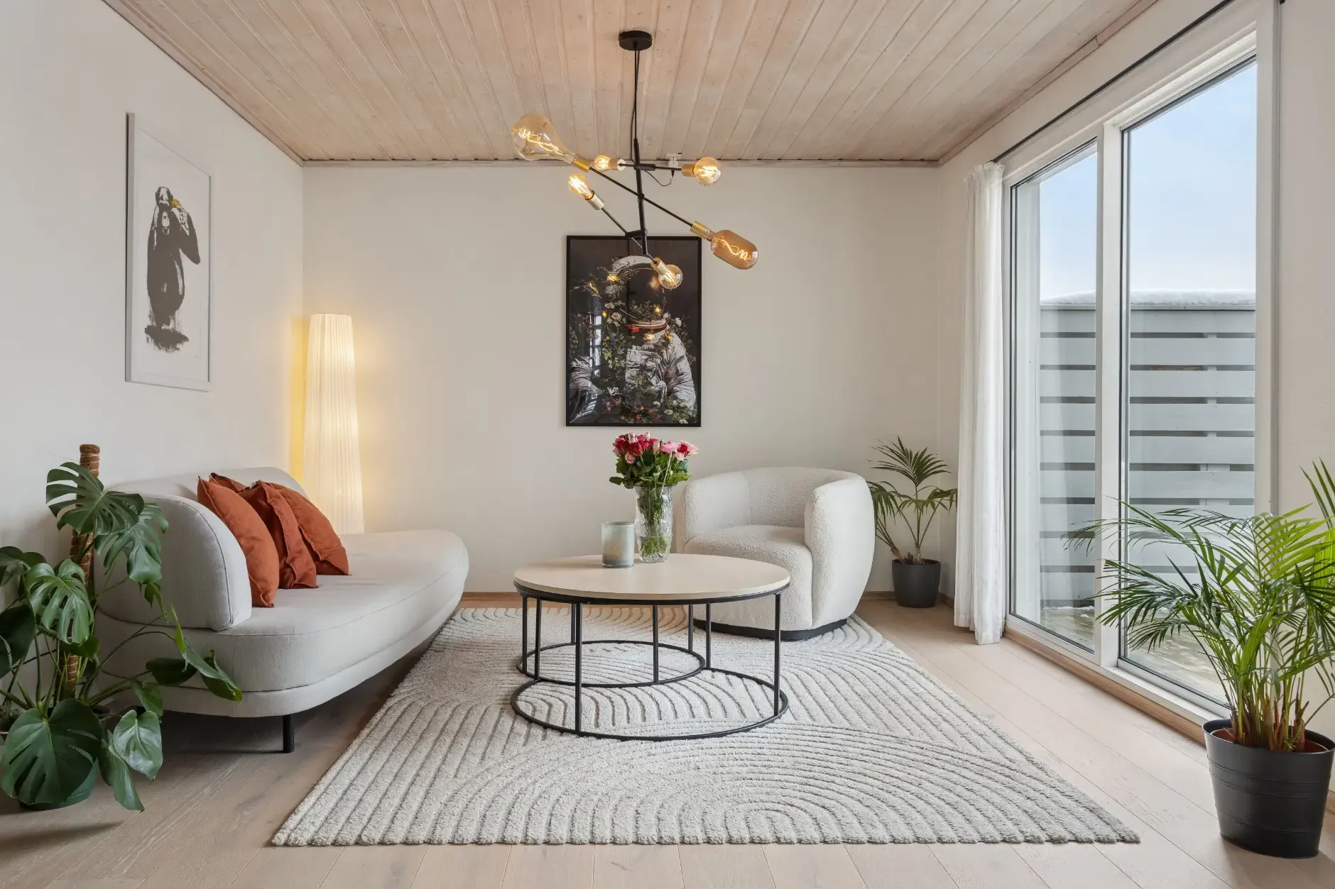 Spacious 4-Bedroom Townhouse in Bergen with Garden and Electric Car Garage - View image 7 of 47