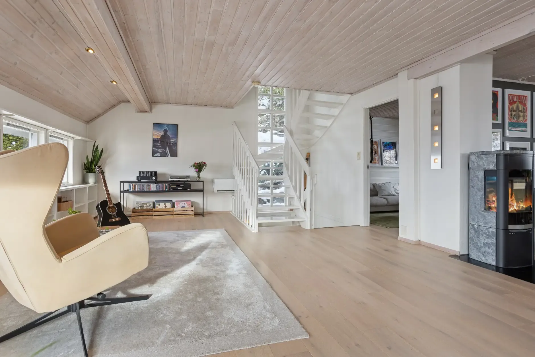 Spacious 4-Bedroom Townhouse in Bergen with Garden and Electric Car Garage - View image 10 of 47