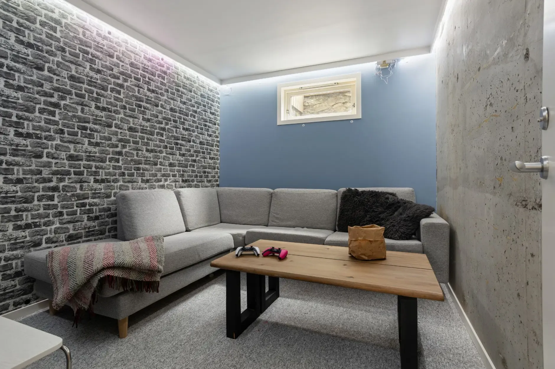 Spacious 4-Bedroom Townhouse in Bergen with Garden and Electric Car Garage - View image 20 of 47