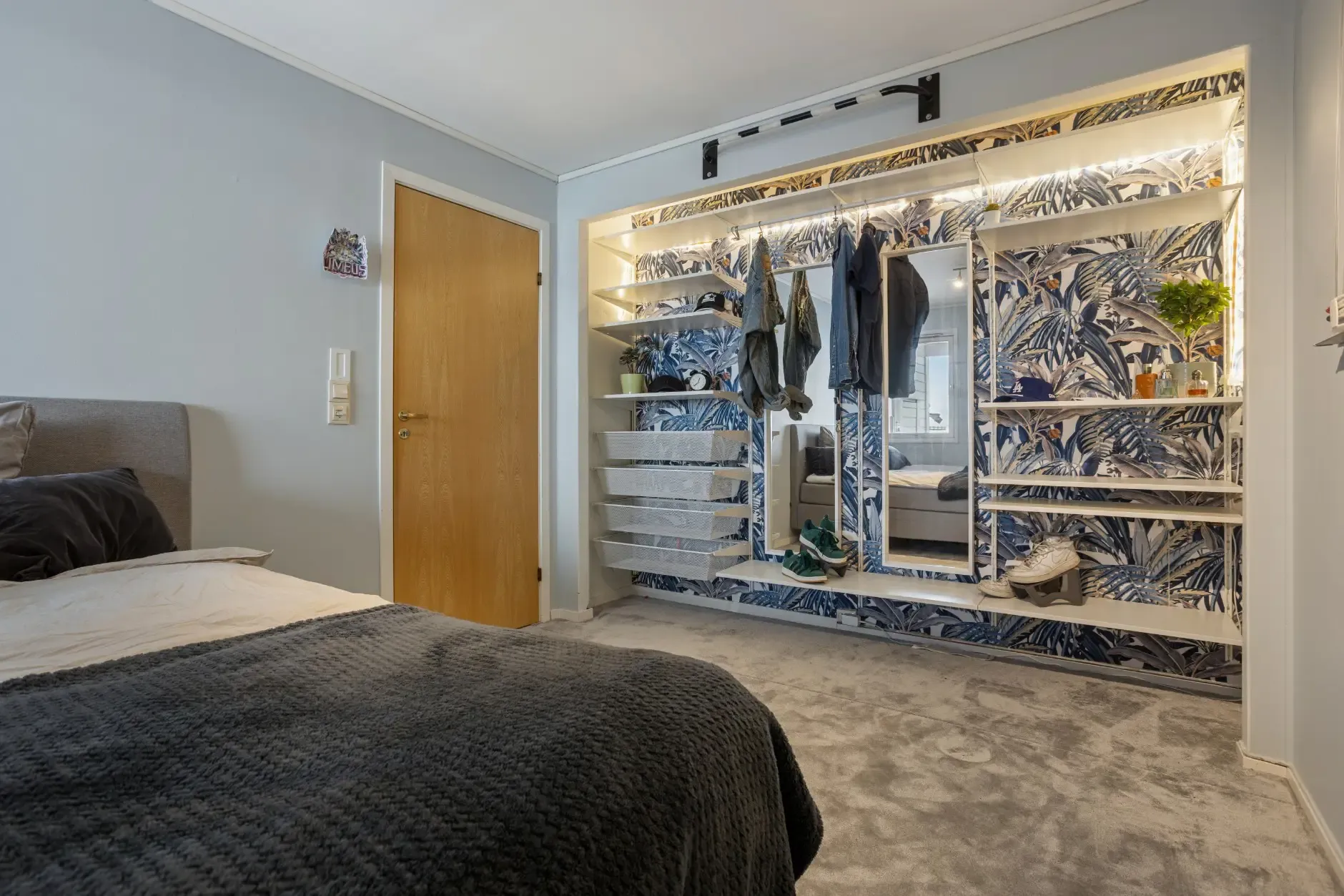 Spacious 4-Bedroom Townhouse in Bergen with Garden and Electric Car Garage - View image 22 of 47