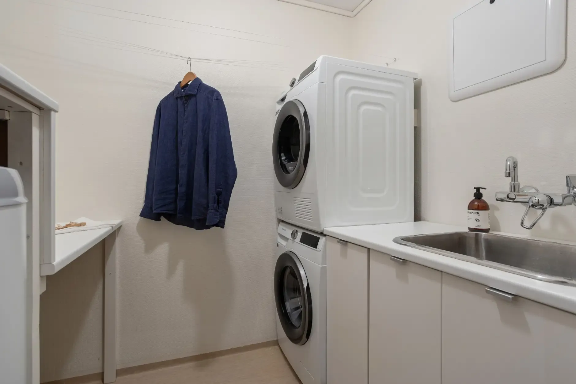 Spacious 4-Bedroom Townhouse in Bergen with Garden and Electric Car Garage - View image 26 of 47