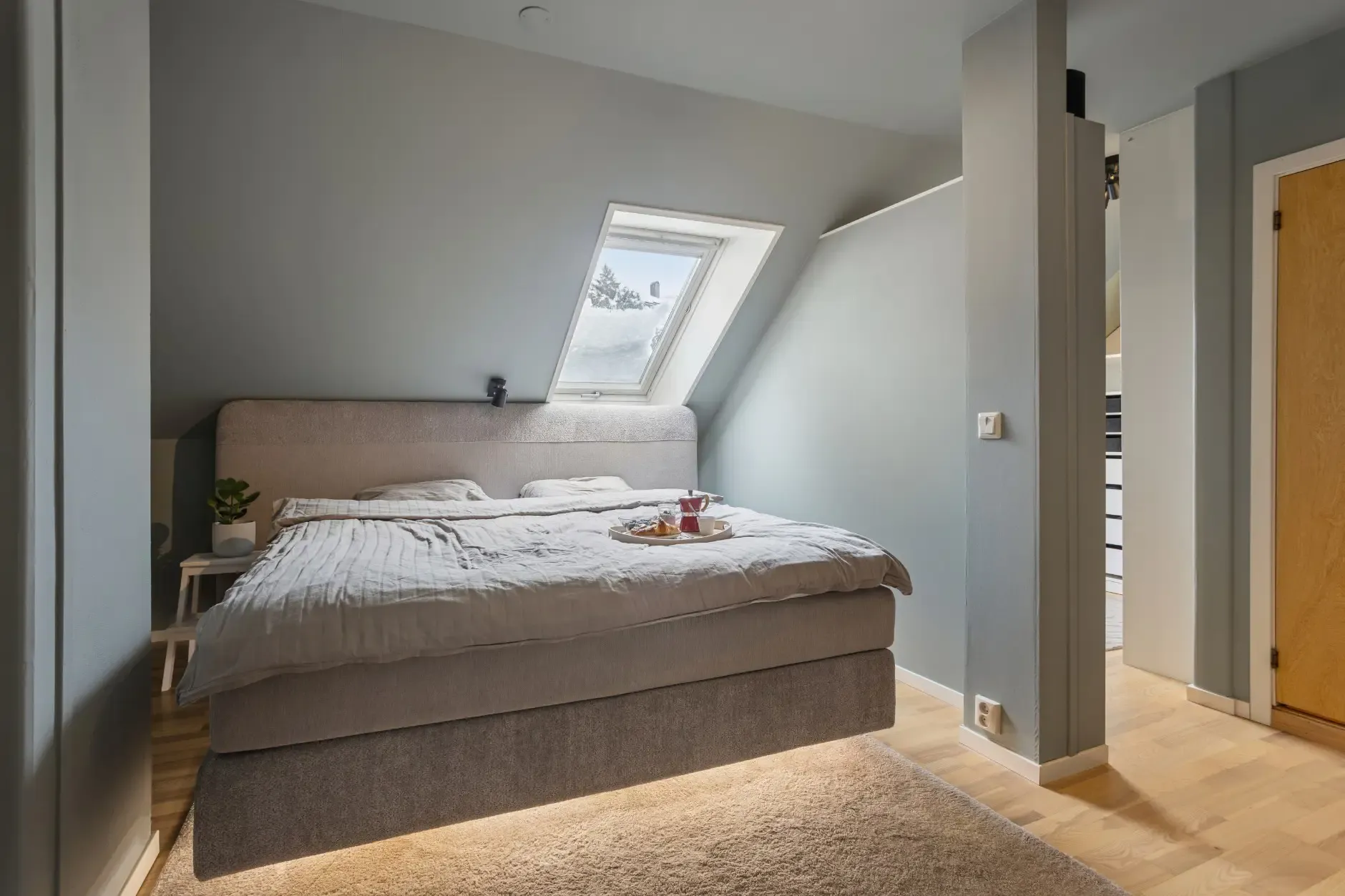 Spacious 4-Bedroom Townhouse in Bergen with Garden and Electric Car Garage - View image 28 of 47