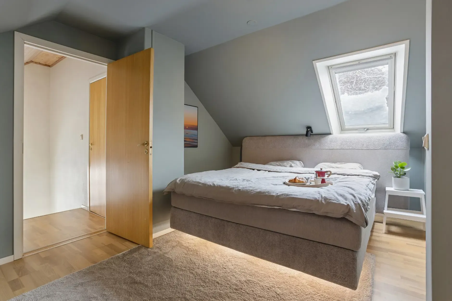 Spacious 4-Bedroom Townhouse in Bergen with Garden and Electric Car Garage - View image 29 of 47