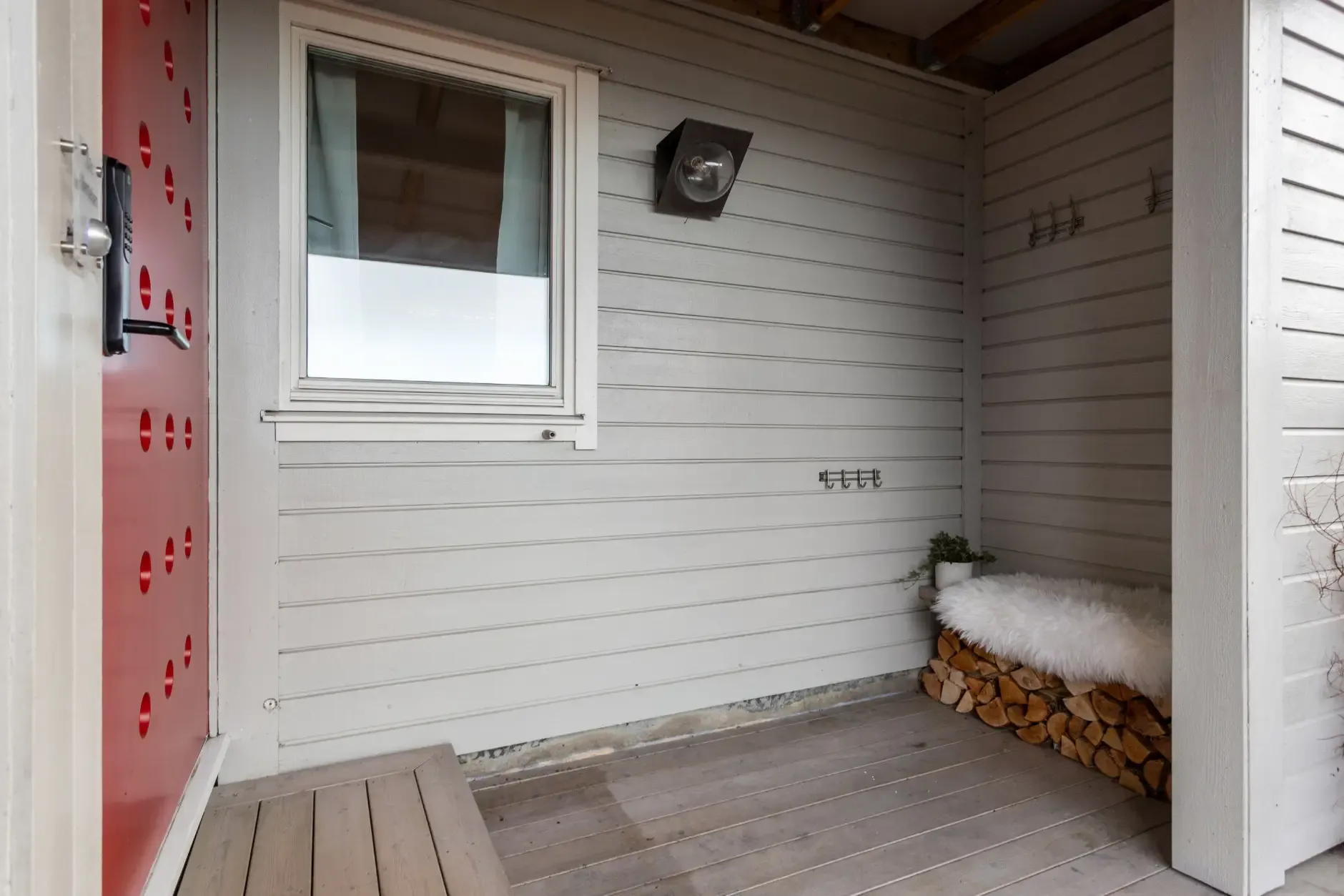 Spacious 4-Bedroom Townhouse in Bergen with Garden and Electric Car Garage - View image 35 of 47