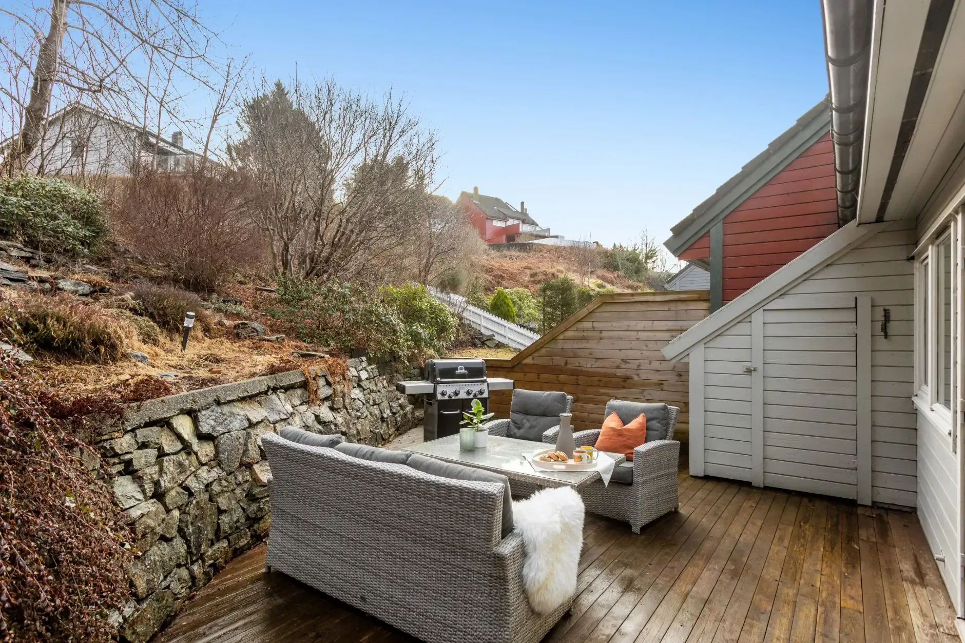 Spacious 4-Bedroom Townhouse in Bergen with Garden and Electric Car Garage - View image 37 of 47