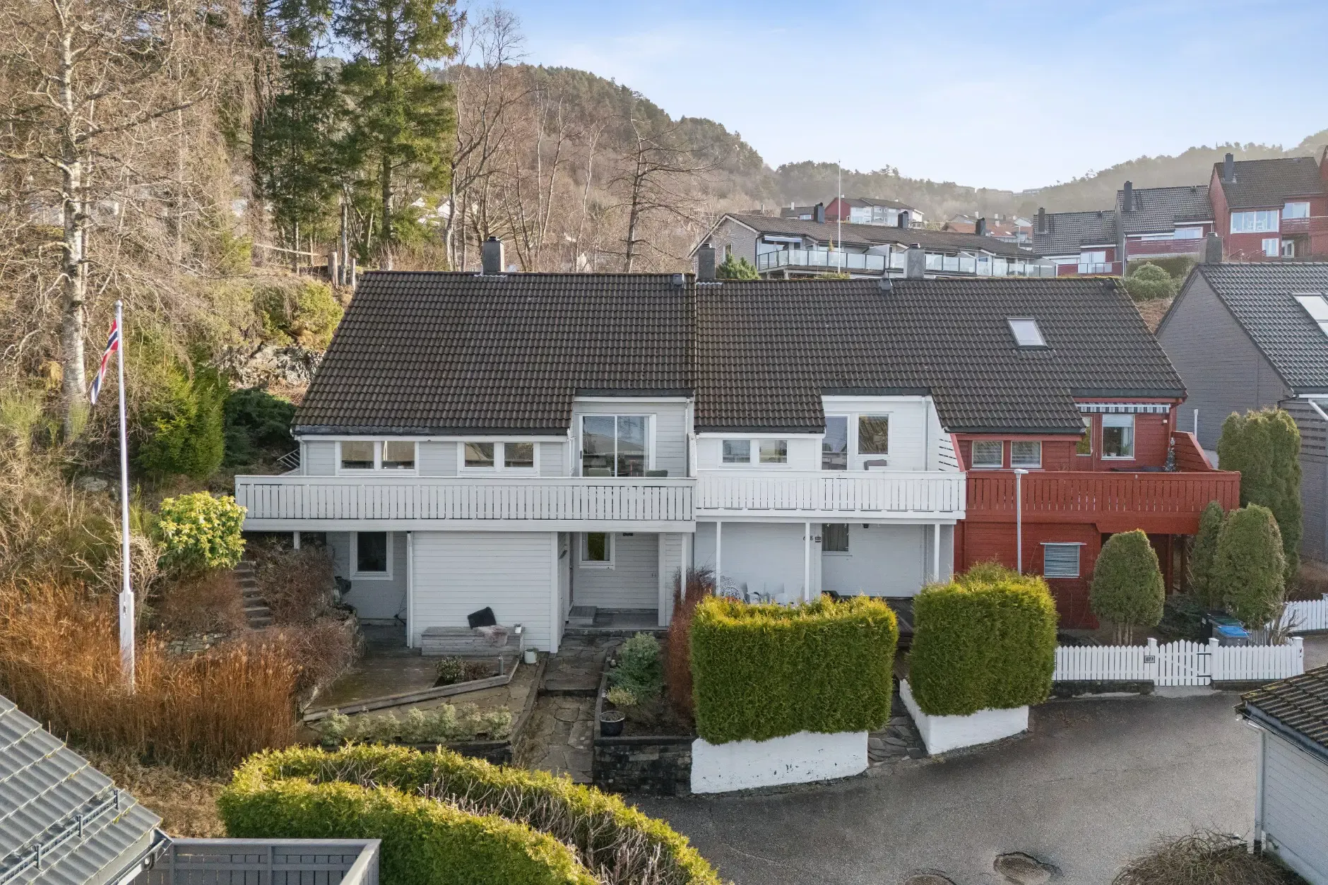 Spacious 4-Bedroom Townhouse in Bergen with Garden and Electric Car Garage - View image 39 of 47
