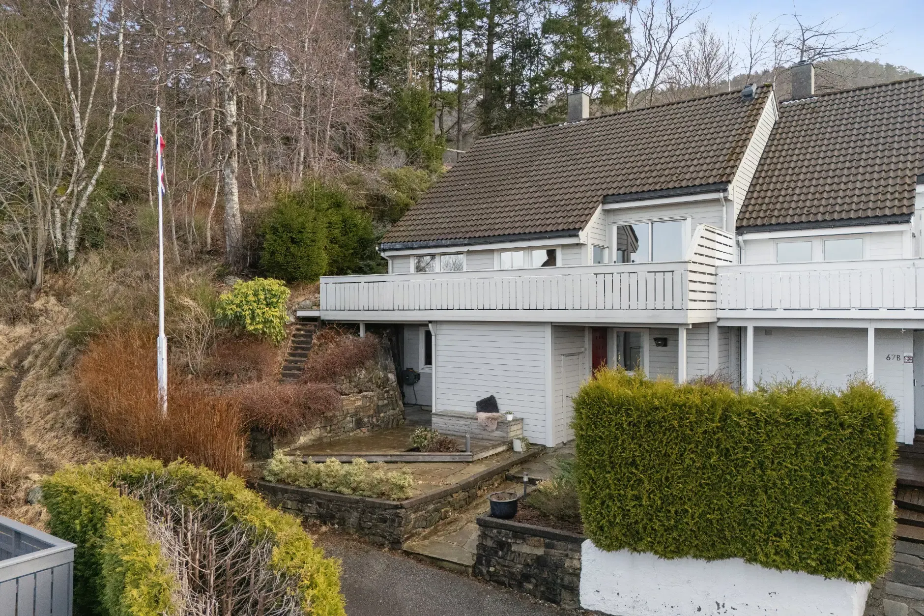 Spacious 4-Bedroom Townhouse in Bergen with Garden and Electric Car Garage - View image 41 of 47