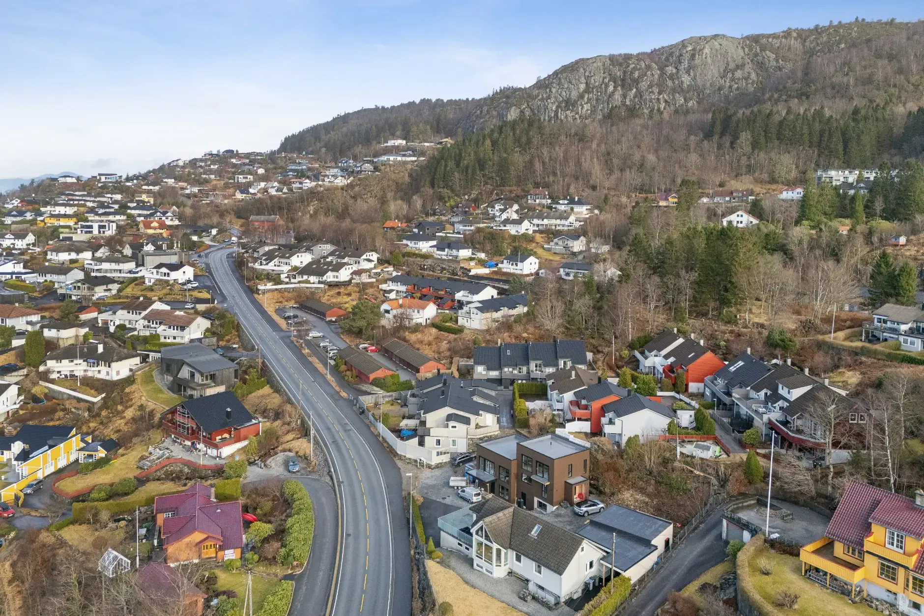 Spacious 4-Bedroom Townhouse in Bergen with Garden and Electric Car Garage - View image 43 of 47