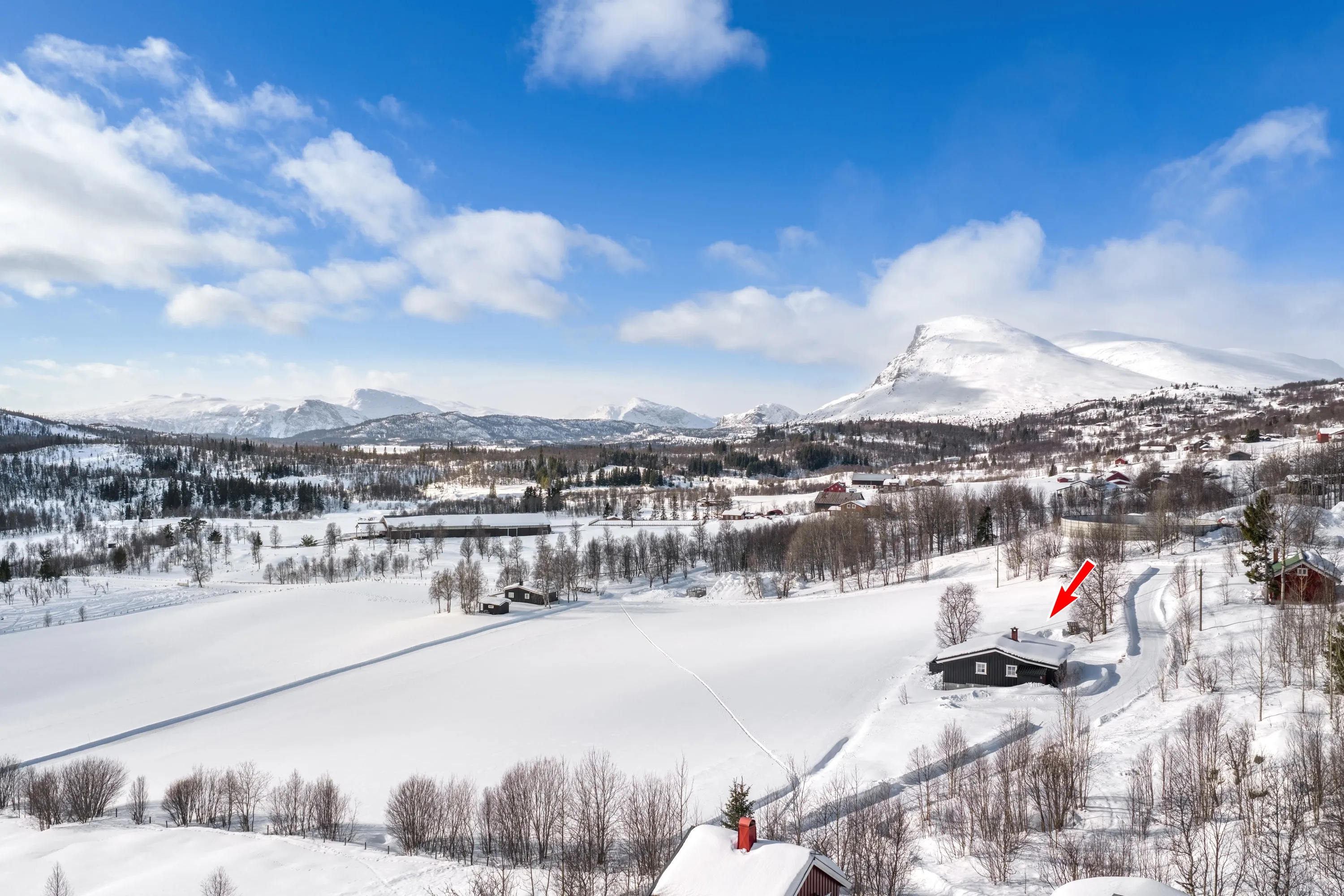 1960s Hemsedal Cabin with Mountain Views and Outdoor Recreation - Image 3