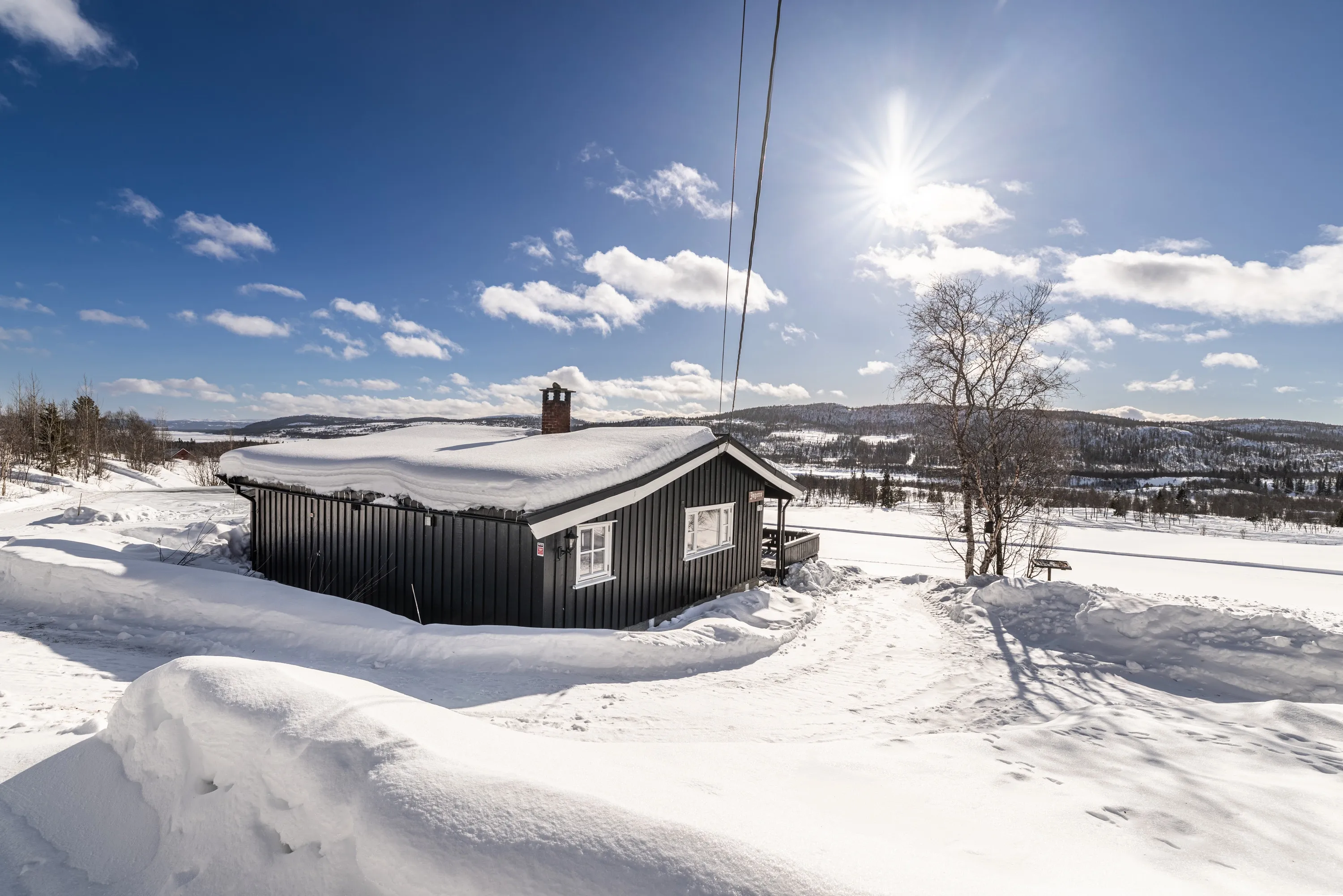1960s Hemsedal Cabin with Mountain Views and Outdoor Recreation - Image 1