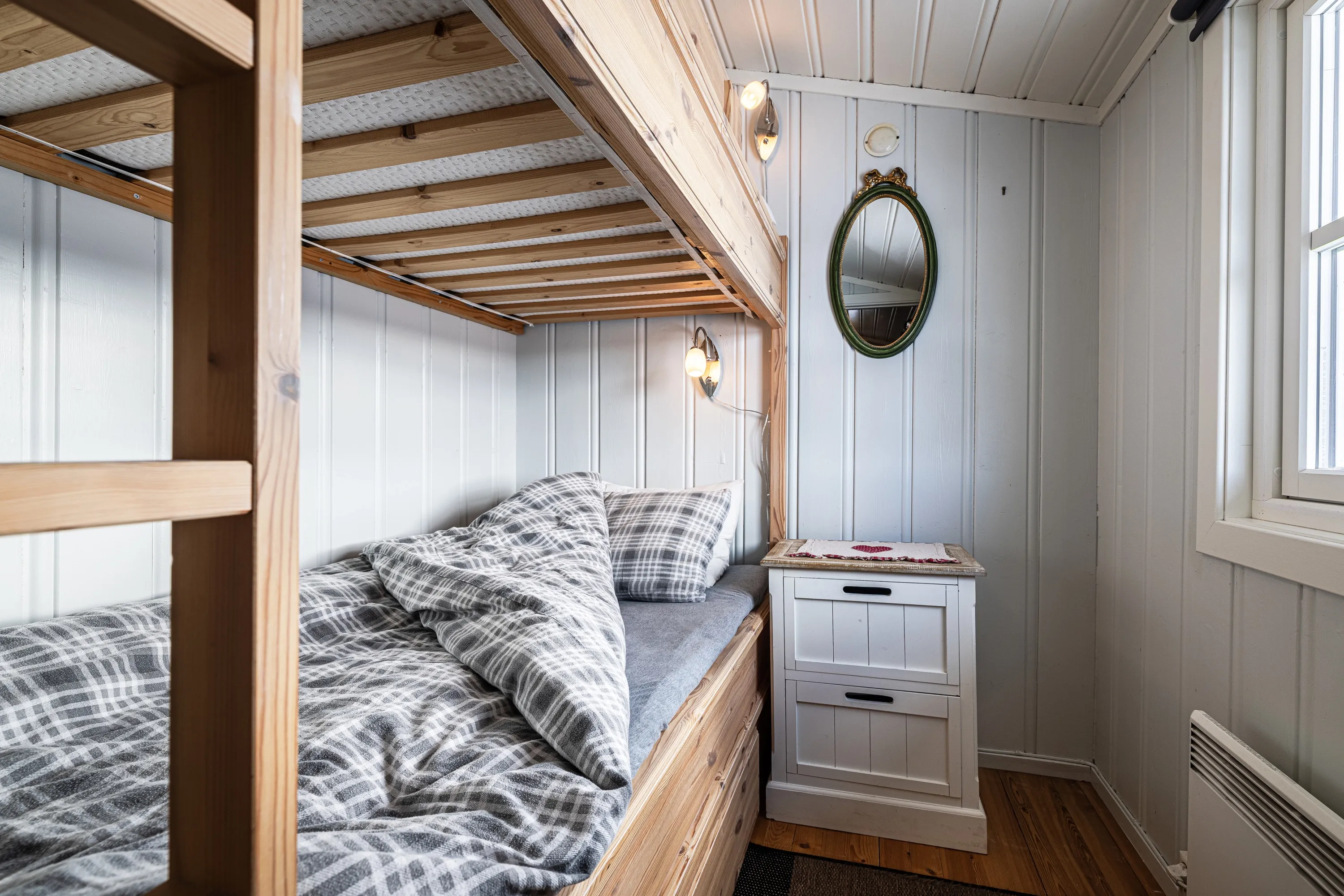 1960s Hemsedal Cabin with Mountain Views and Outdoor Recreation - View image 16 of 32