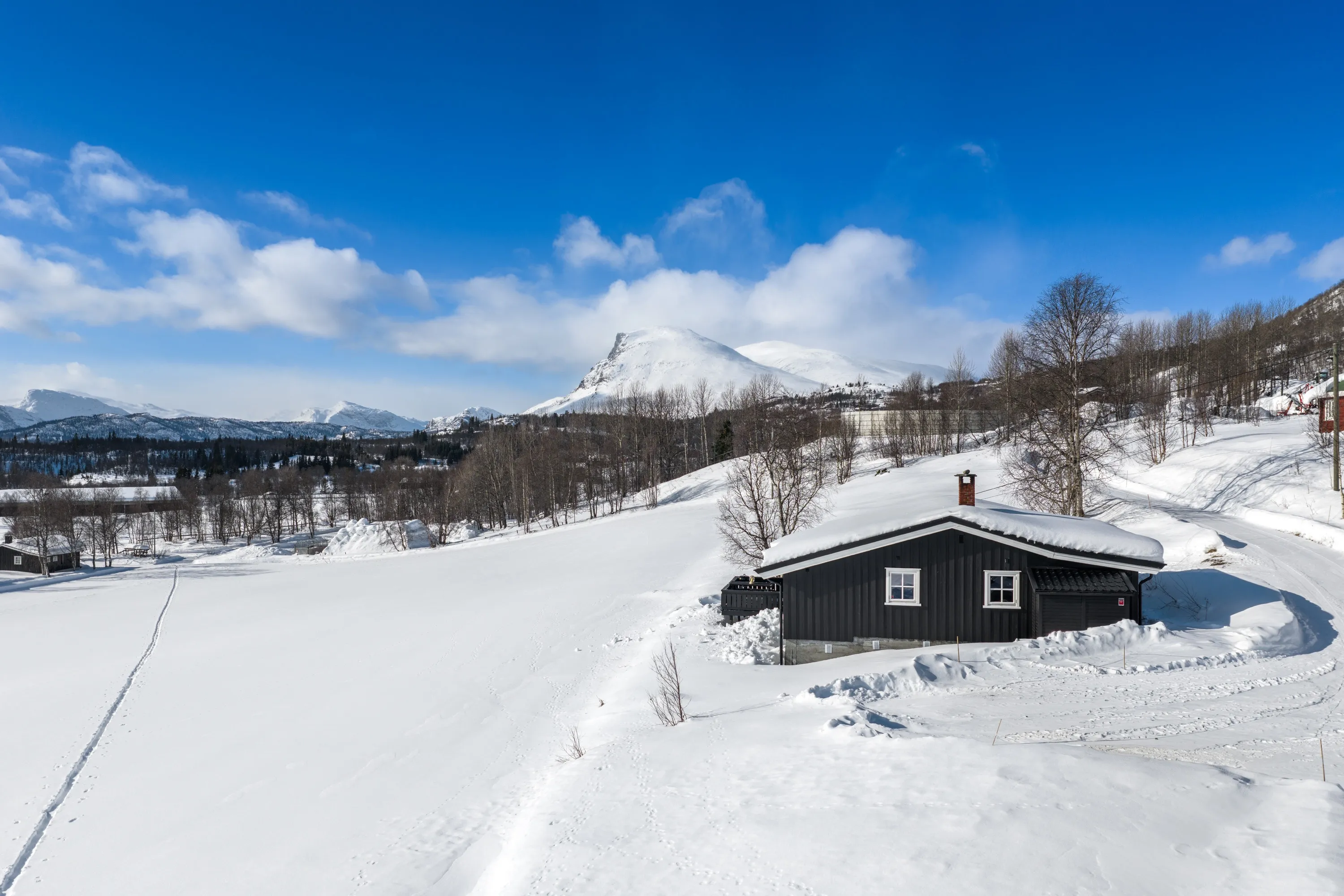 1960s Hemsedal Cabin with Mountain Views and Outdoor Recreation - View image 26 of 32