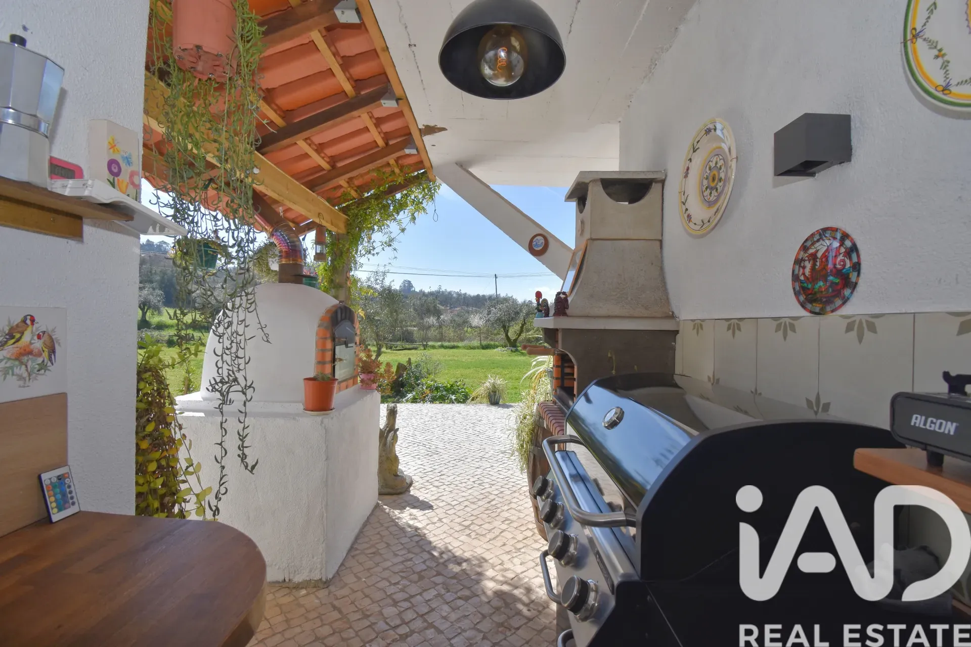 1970s Five-Bedroom House with Garden and Dual Kitchens in Cumeeira, Portugal - Image 5