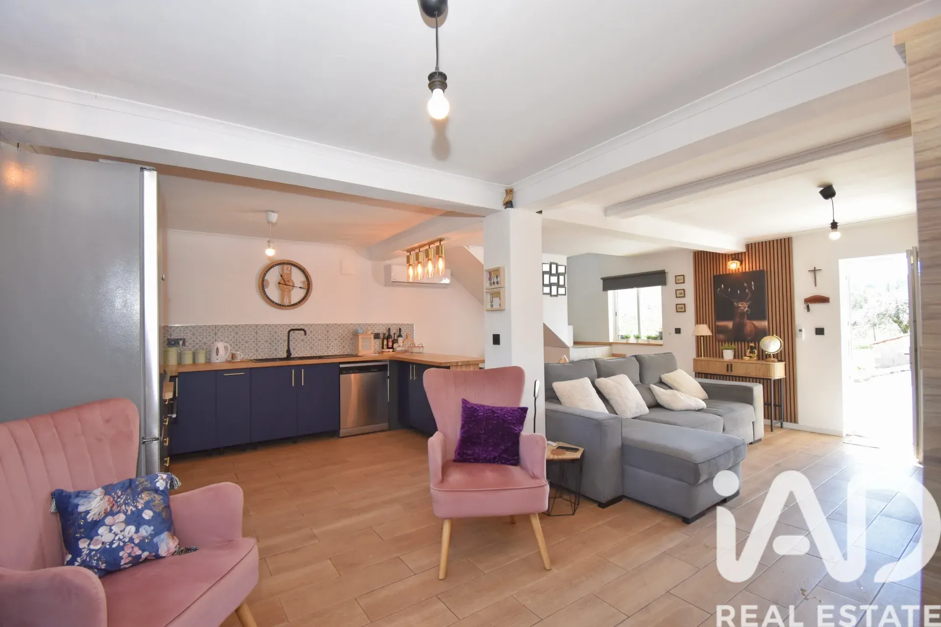 1970s Five-Bedroom House with Garden and Dual Kitchens in Cumeeira, Portugal - View image 8 of 40