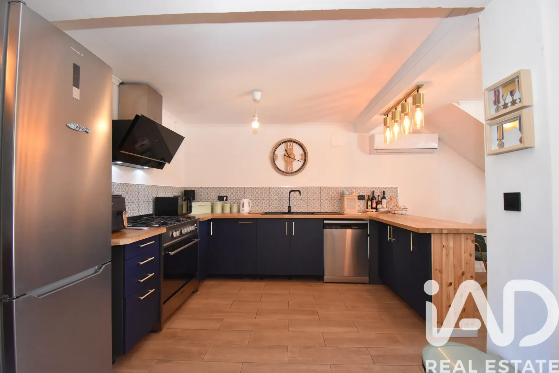 1970s Five-Bedroom House with Garden and Dual Kitchens in Cumeeira, Portugal - View image 9 of 40