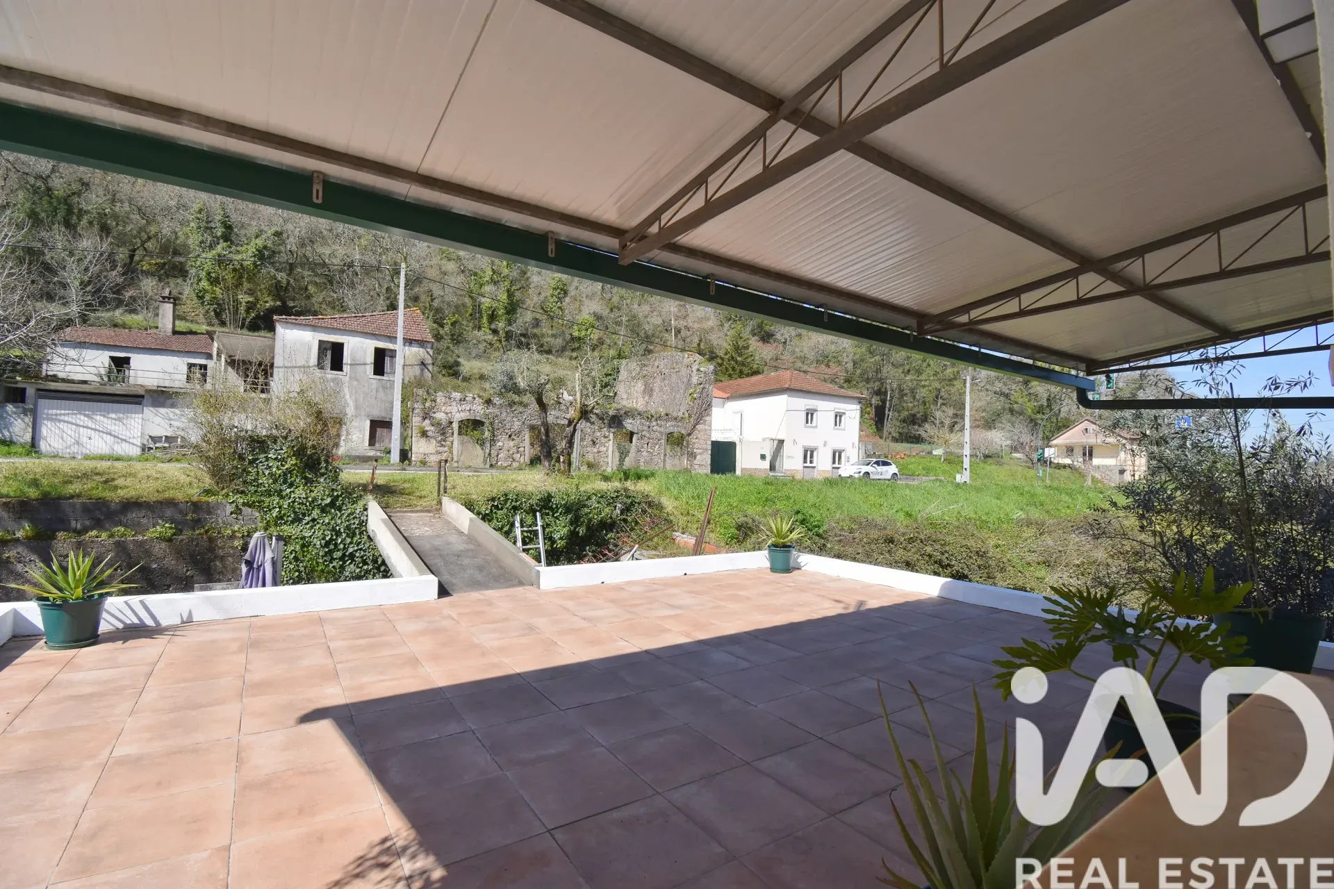 1970s Five-Bedroom House with Garden and Dual Kitchens in Cumeeira, Portugal - View image 14 of 40