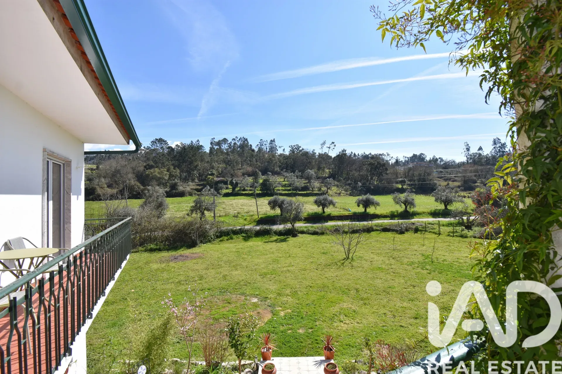 1970s Five-Bedroom House with Garden and Dual Kitchens in Cumeeira, Portugal - View image 19 of 40