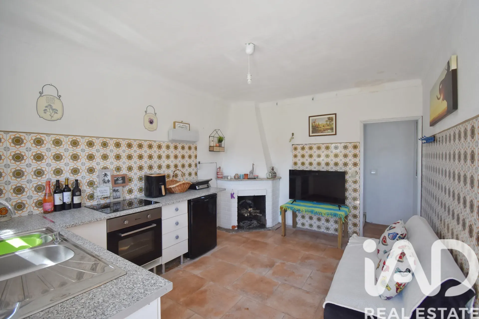 1970s Five-Bedroom House with Garden and Dual Kitchens in Cumeeira, Portugal - View image 27 of 40